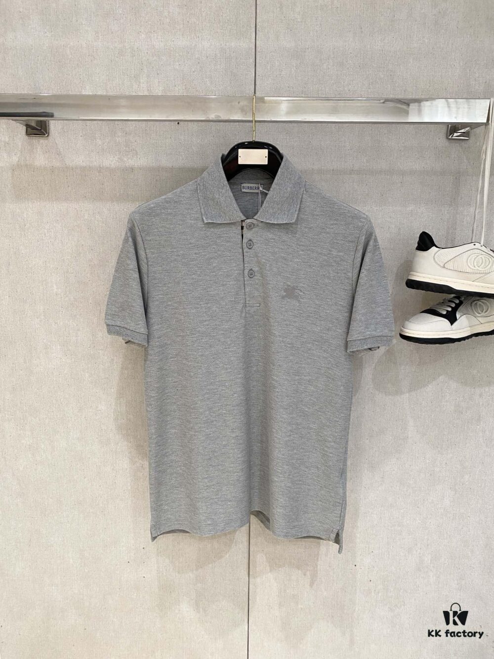 Burberry, 2025 Latest Short Sleeve T-Shirt, Stylish and Handsome with Exquisite Embroidered Logo on Chest, Simple and Versatile Design