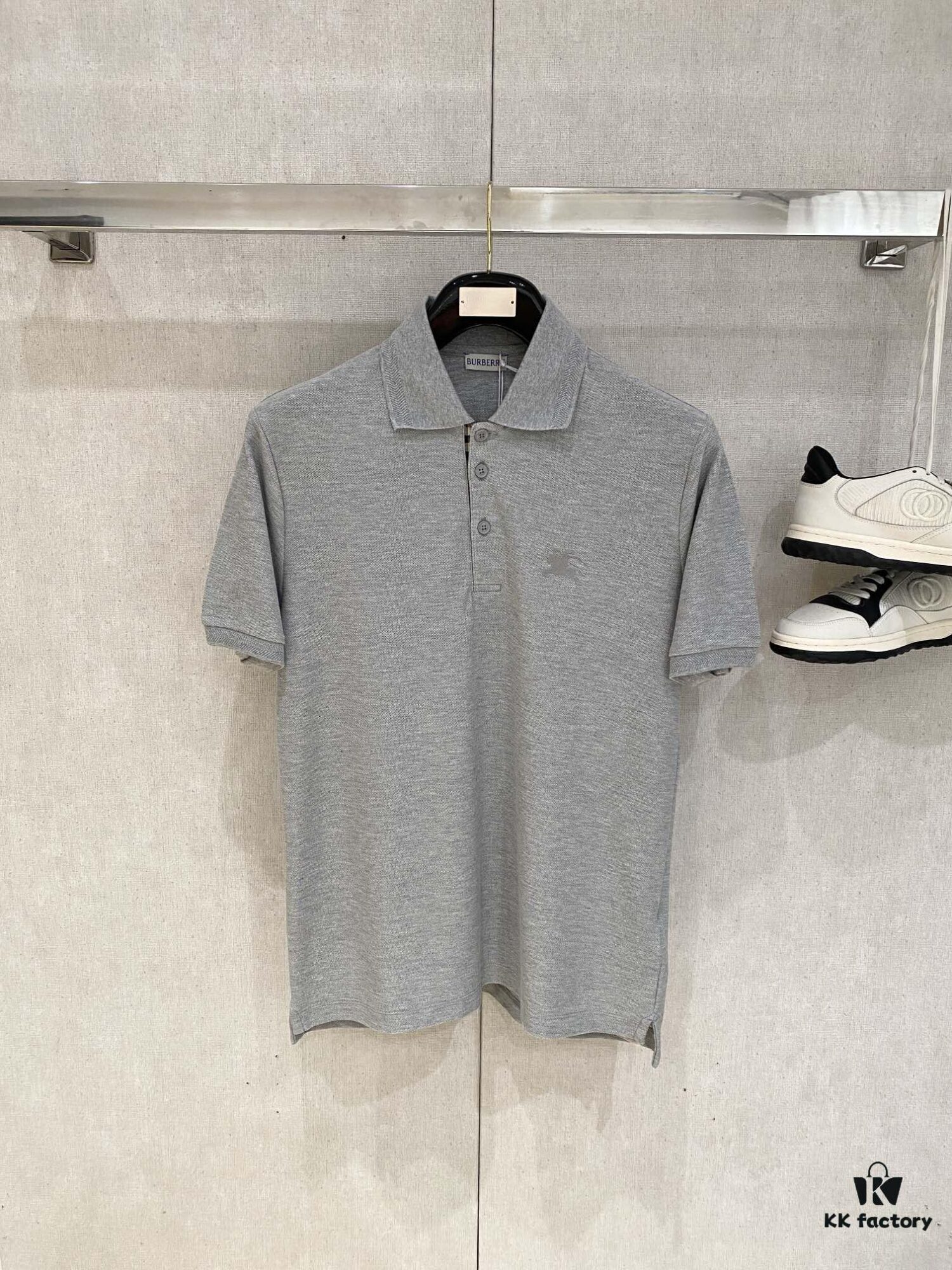 Burberry, 2025 Latest Short Sleeve T-Shirt, Stylish and Handsome with Exquisite Embroidered Logo on Chest, Simple and Versatile Design