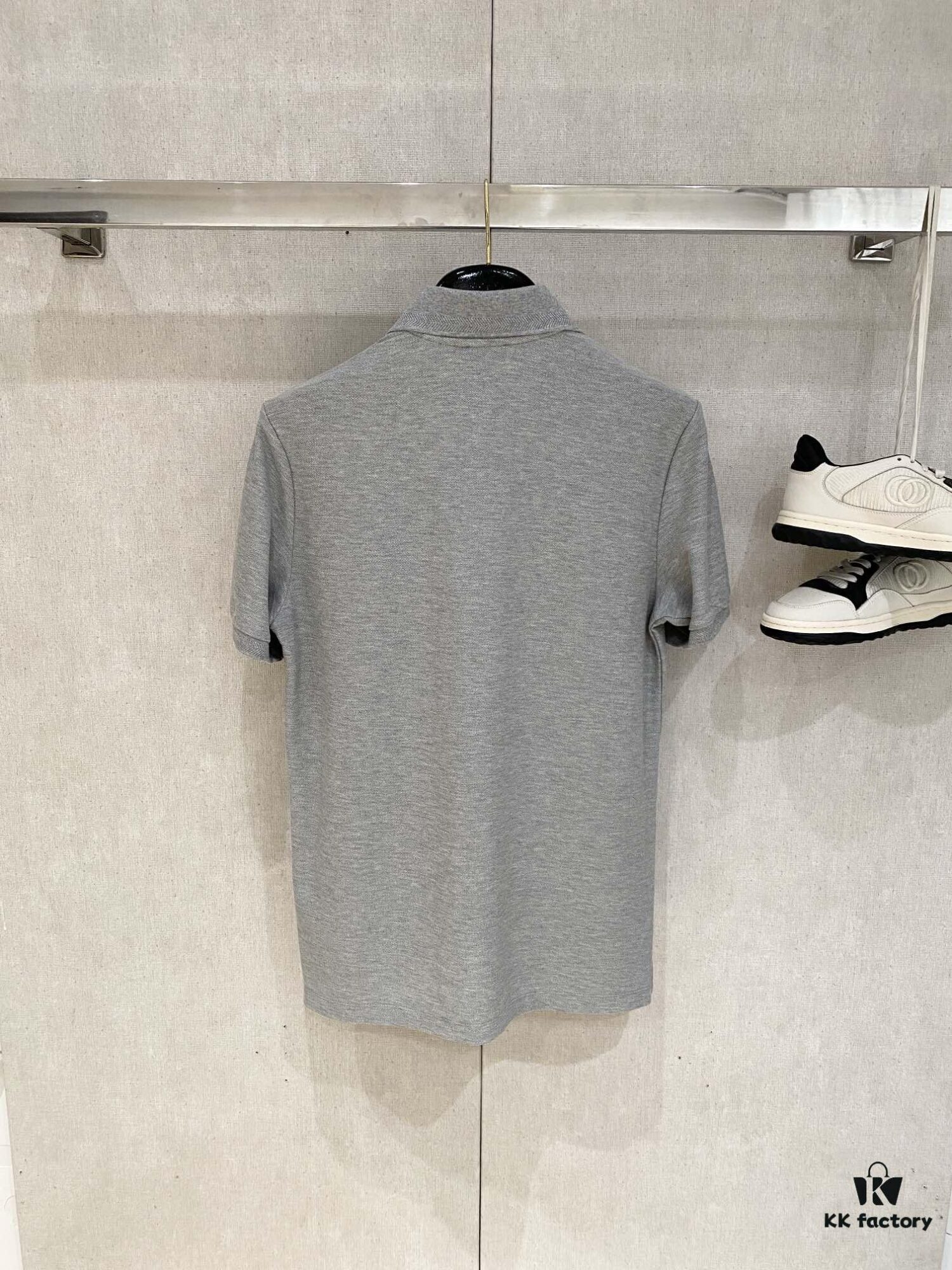 Burberry, 2025 Latest Short Sleeve T-Shirt, Stylish and Handsome with Exquisite Embroidered Logo on Chest, Simple and Versatile Design