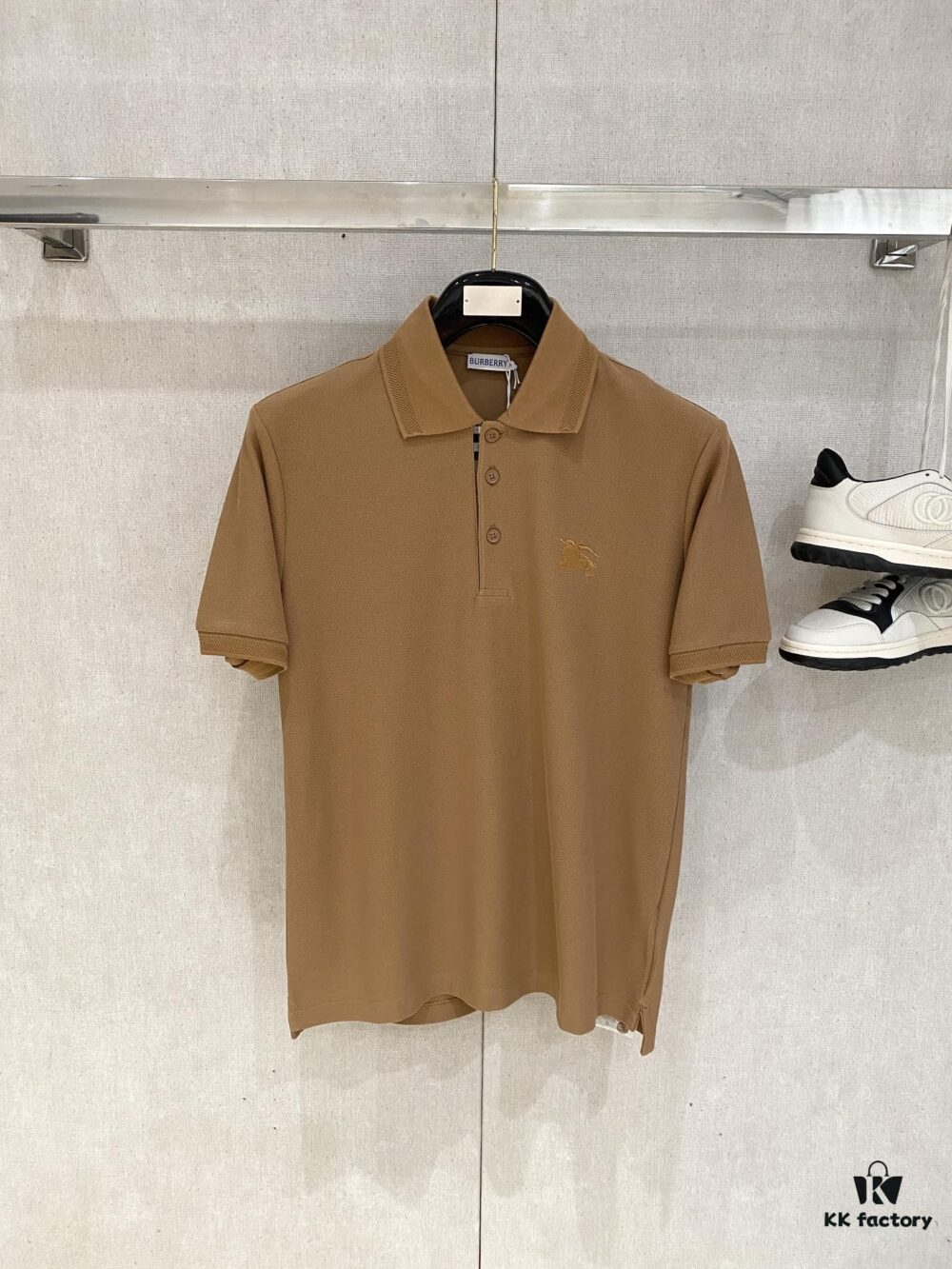 Burberry, 2025 Latest Short Sleeve T-Shirt, Stylish and Handsome with Exquisite Embroidered Logo on Chest, Simple and Versatile Design