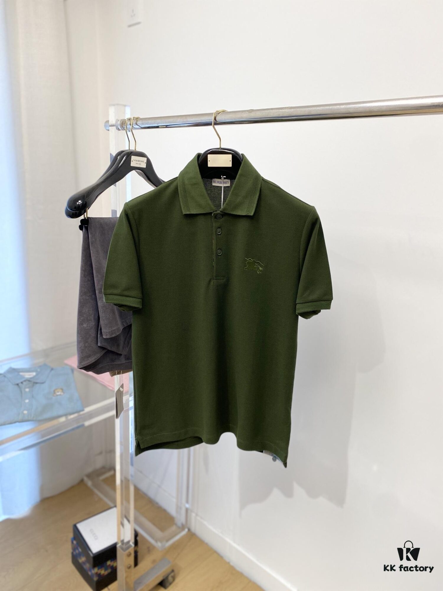 Burberry, 2025 Latest Short-Sleeve T-Shirt, Stylish and Fashionable with Exquisite Embroidered Logo on Chest, Simple and Versatile Design