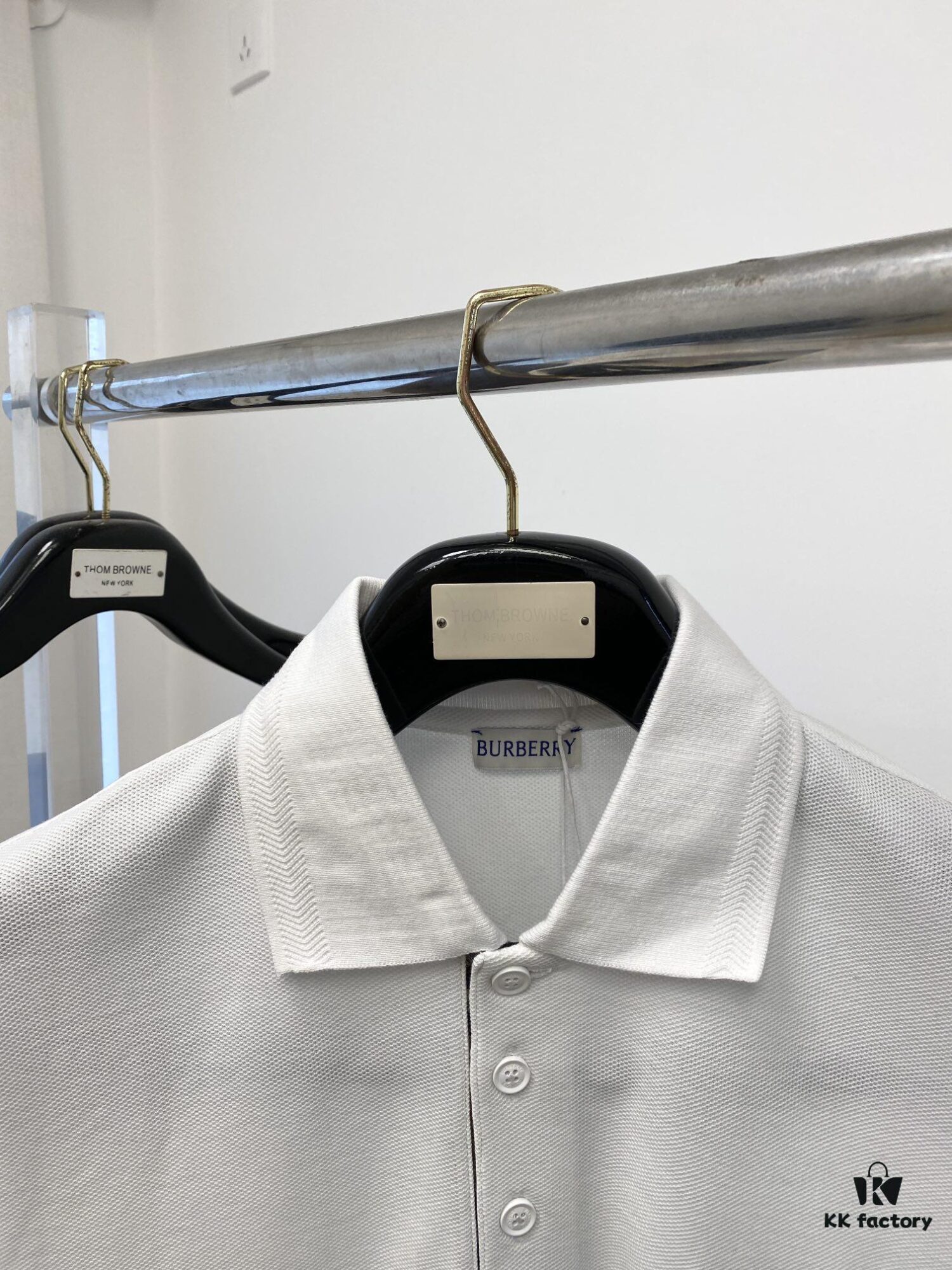 Burberry, 2025 Latest Short-Sleeve T-Shirt, Stylish and Handsome with Exquisite Embroidered Logo on Chest, Simple and Versatile Design, Cotton Fabric Offers Structure and Comfort, Fine Weave, Size S-XL