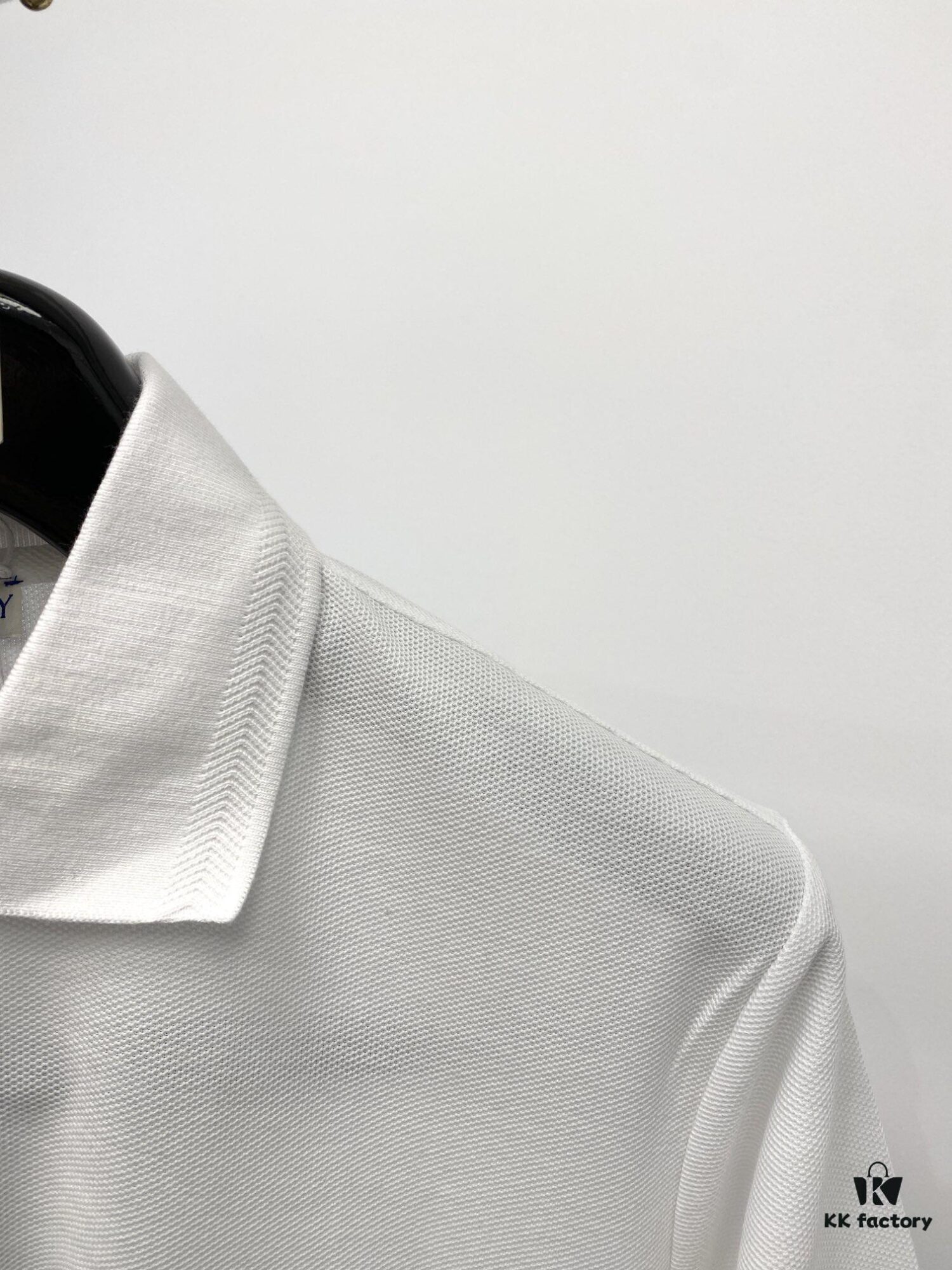 Burberry, 2025 Latest Short-Sleeve T-Shirt, Stylish and Handsome with Exquisite Embroidered Logo on Chest, Simple and Versatile Design, Cotton Fabric Offers Structure and Comfort, Fine Weave, Size S-XL