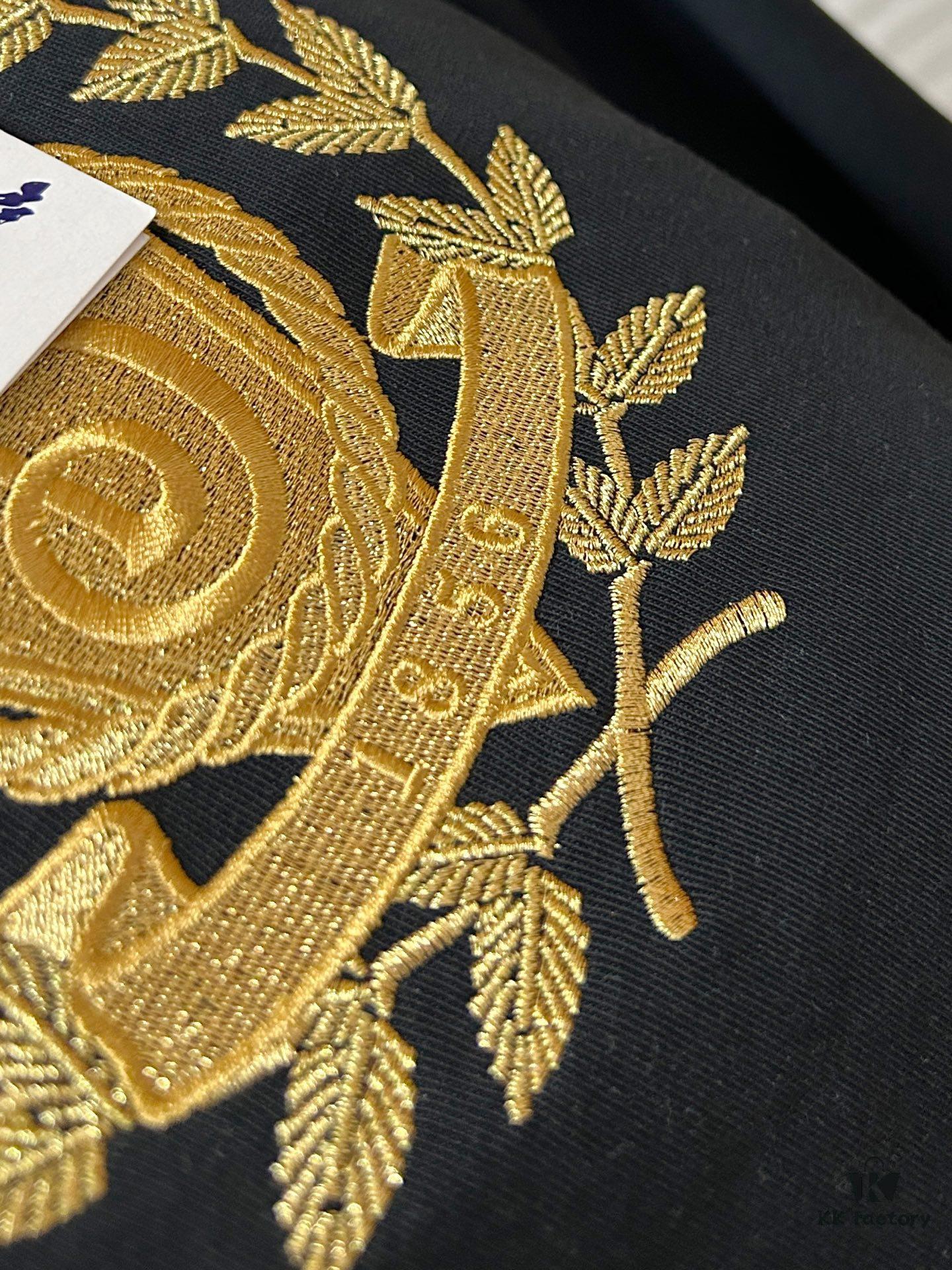 Burberry, 2025 Latest Short Sleeve T-Shirt, Stylish and Handsome with Exquisite Embroidered Logo on Chest, Simple and Versatile Design