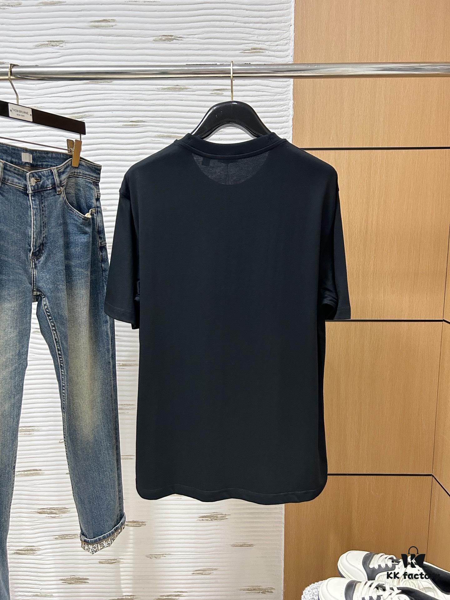 Burberry, 2025 Latest Short Sleeve T-Shirt, Stylish and Handsome with Exquisite Embroidered Logo on Chest, Simple and Versatile Design