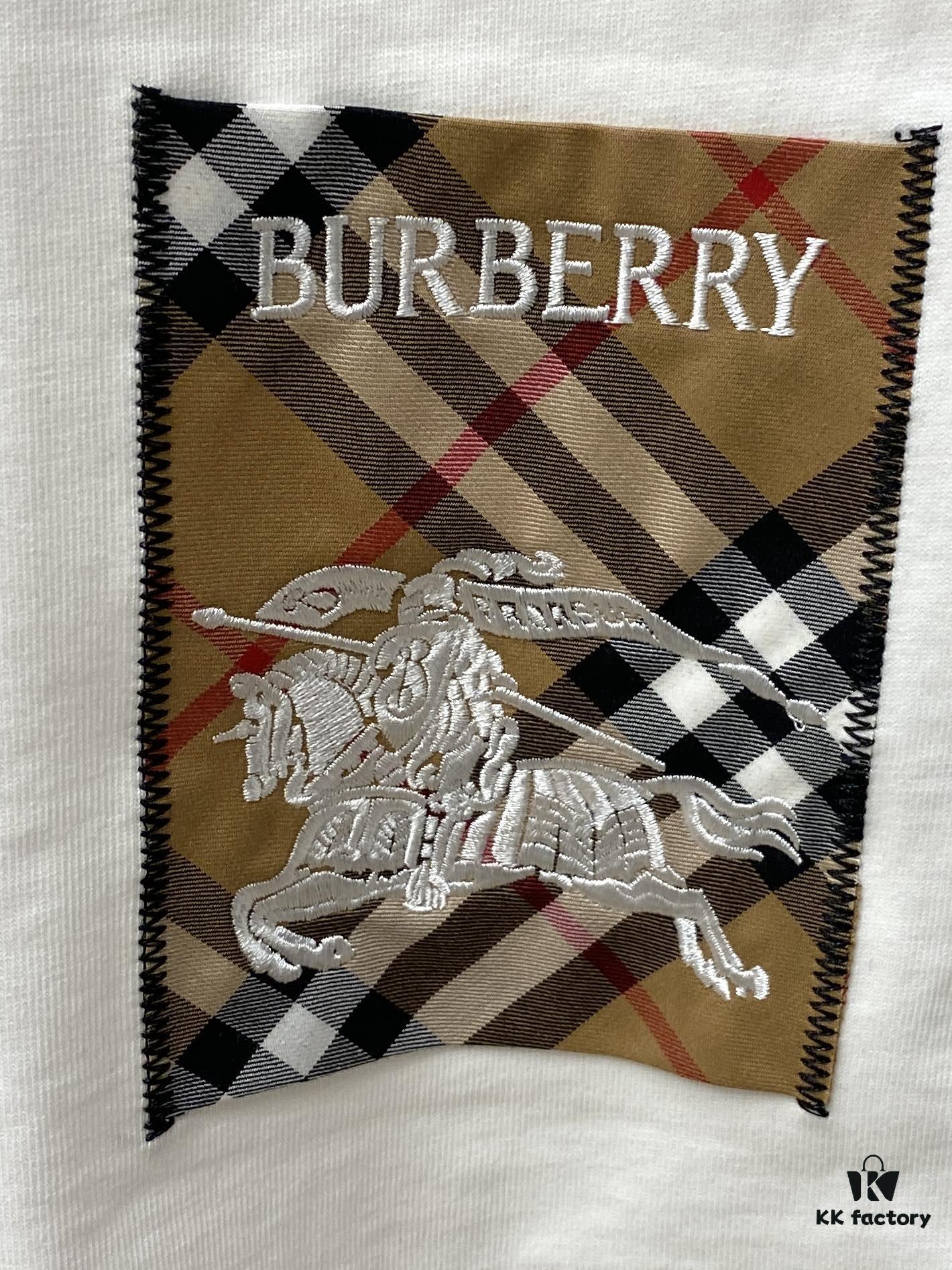 Burberry, 2025 Newest Short Sleeve T-Shirt, Stylish and Handsome with Exquisite Embroidered Logo, Simple and Versatile Design