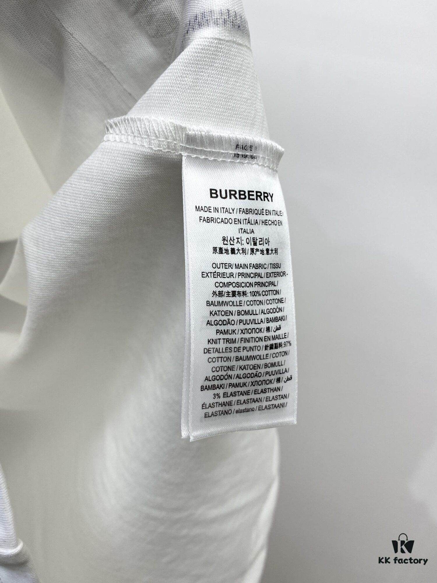 Burberry, 2025 Newest Short Sleeve T-Shirt, Stylish and Handsome with Exquisite Embroidered Logo, Simple and Versatile Design