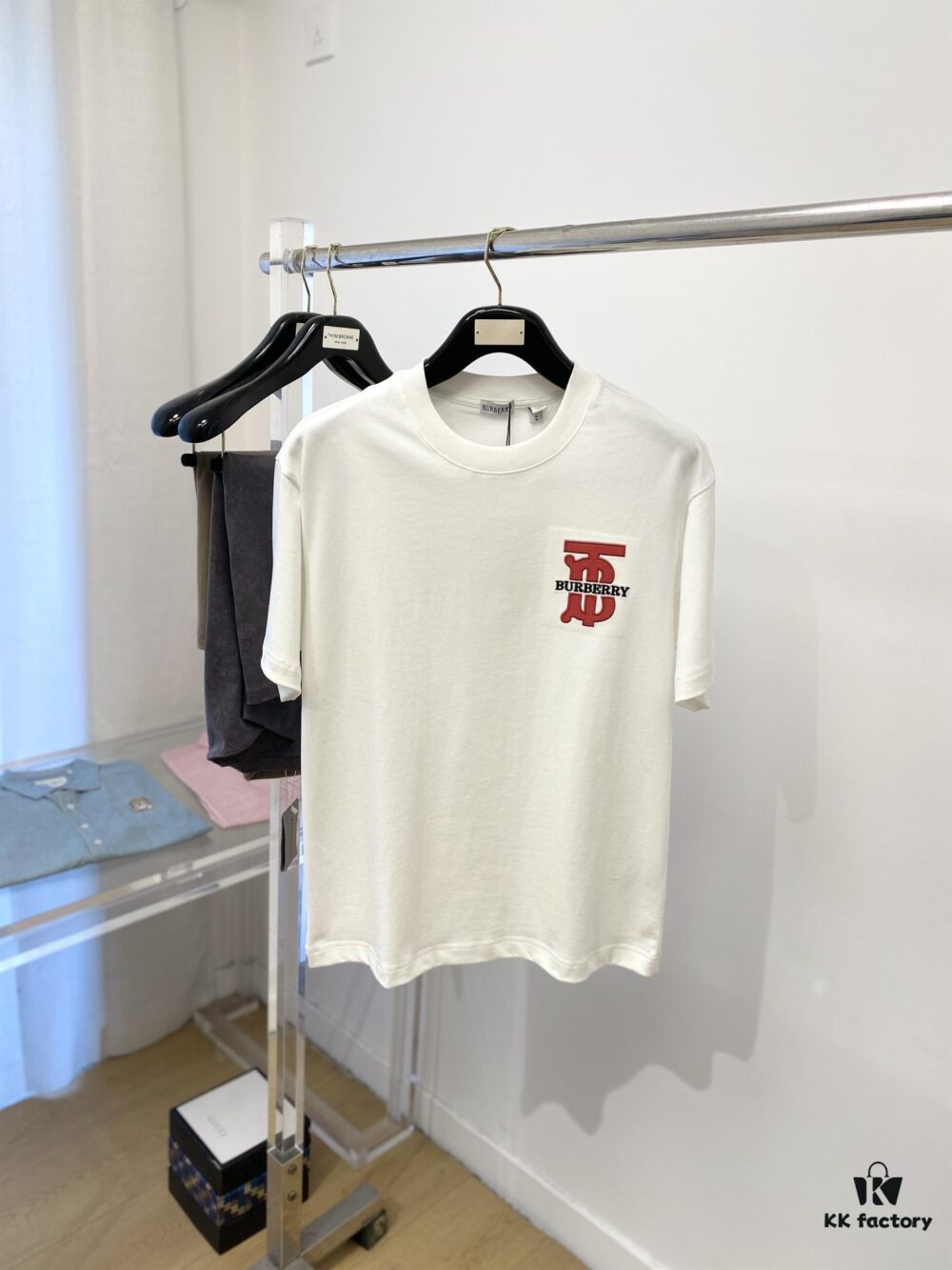 Burberry, 2025 Latest Short-Sleeve T-Shirt, Stylish and Handsome with Exquisite Embroidered Logo on Chest, Simple and Versatile Design