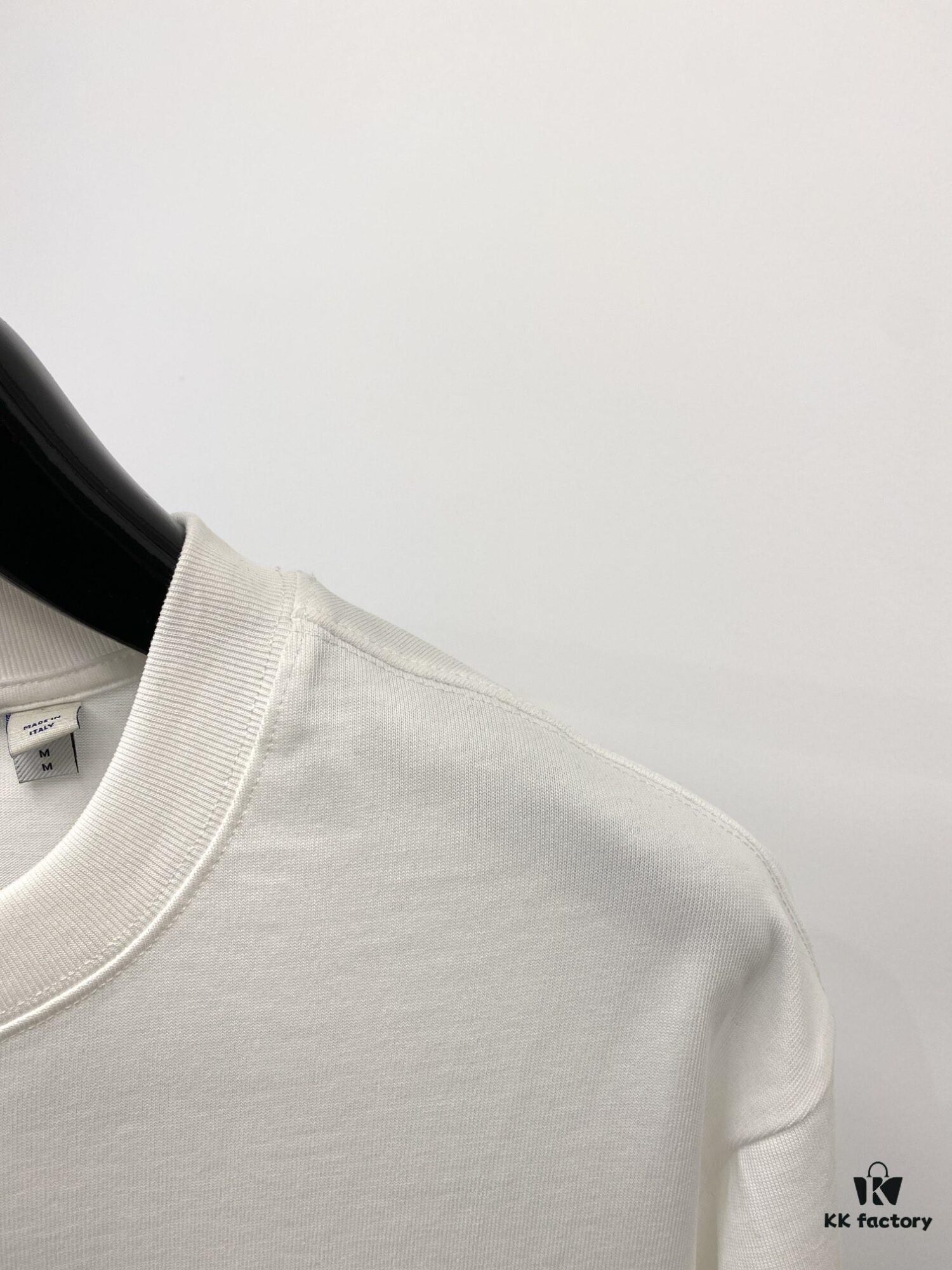 Burberry, 2025 Latest Short-Sleeve T-Shirt, Stylish and Handsome with Exquisite Embroidered Logo on Chest, Simple and Versatile Design