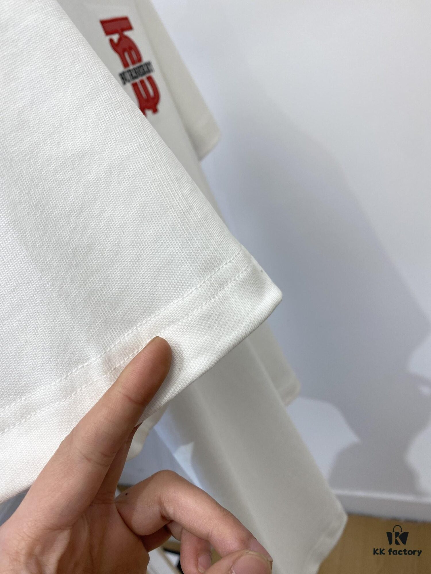 Burberry, 2025 Latest Short-Sleeve T-Shirt, Stylish and Handsome with Exquisite Embroidered Logo on Chest, Simple and Versatile Design