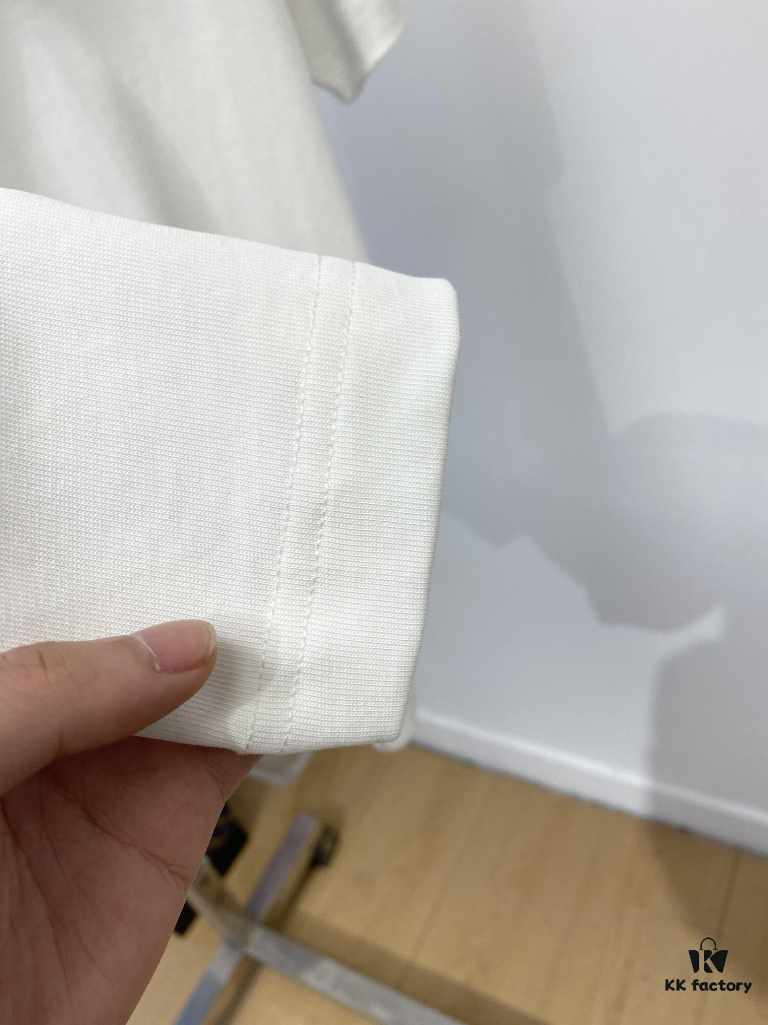 Burberry, 2025 Latest Short-Sleeve T-Shirt, Stylish and Handsome with Exquisite Embroidered Logo on Chest, Simple and Versatile Design