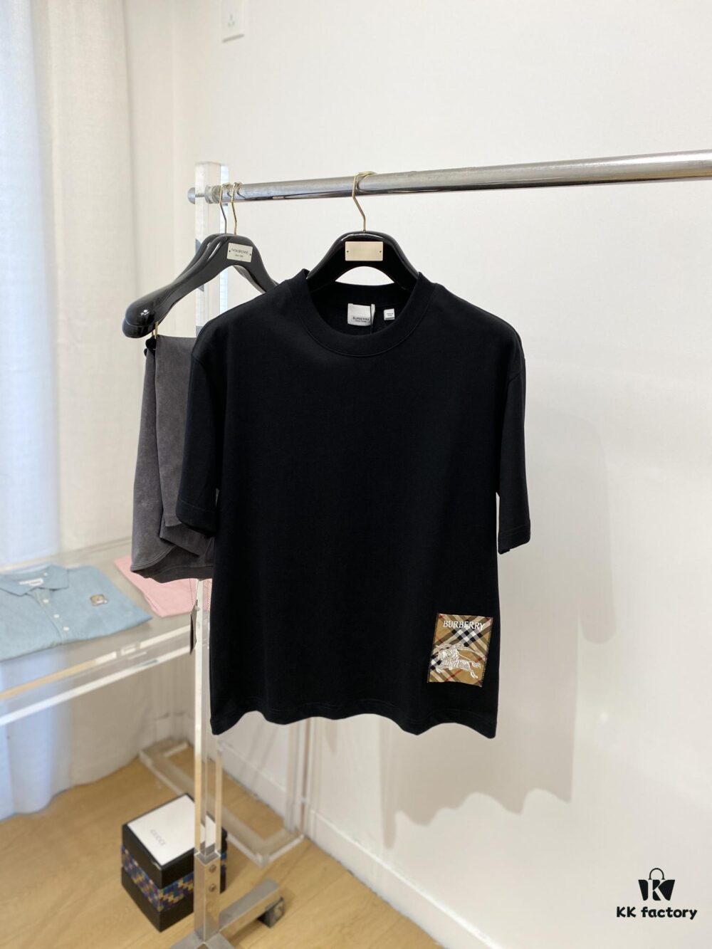 Burberry, 2025 Latest Short-Sleeve T-Shirt, Stylish and Fashionable with Exquisite Embroidered Logo, Simple and Versatile Design