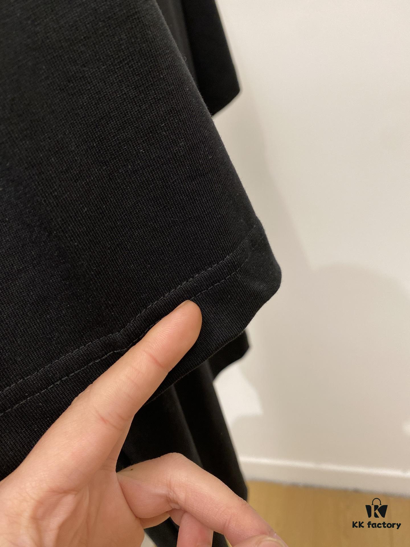 Burberry, 2025 Latest Short-Sleeve T-Shirt, Stylish and Fashionable with Exquisite Embroidered Logo, Simple and Versatile Design