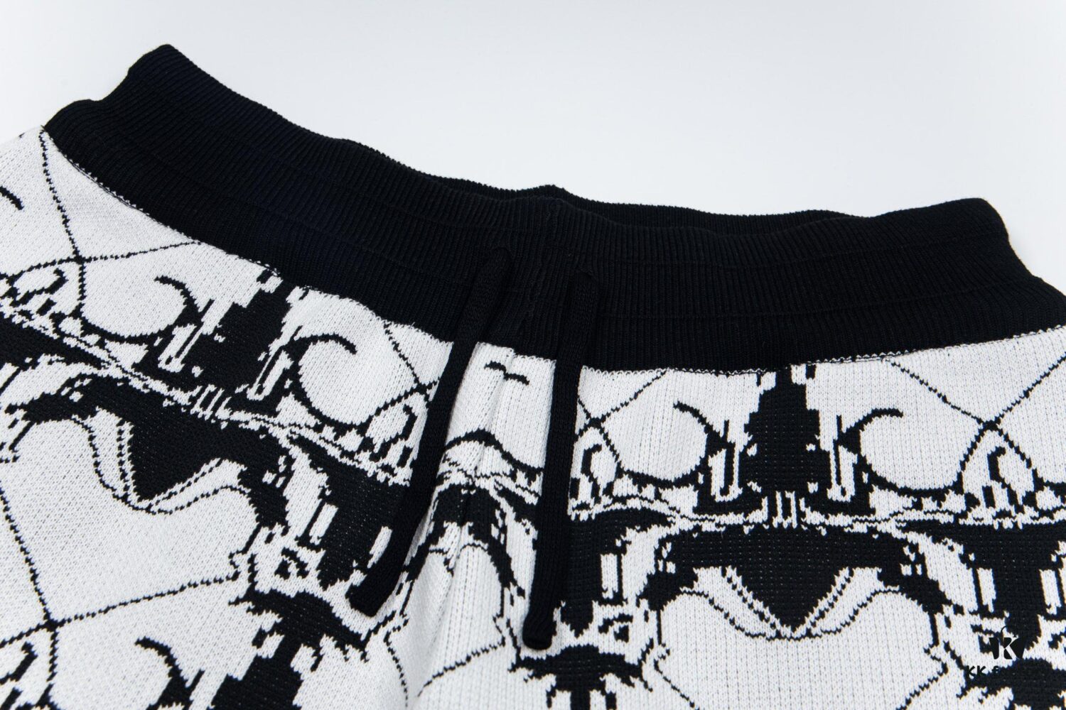 New BURBERRY Barbour Full-Print Knit Shorts, 2023SS Collection, Custom Waffle-Knit Fabric, Jacquard Knit Design, Striped Pattern, Premium Hardware Drawstring, Fashionable and Comfortable Fit