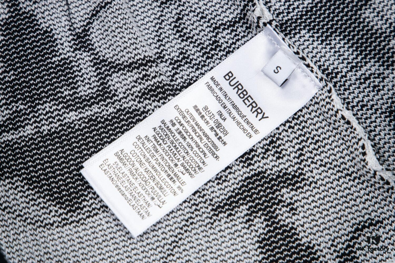 New BURBERRY Barbour Full-Print Knit Shorts, 2023SS Collection, Custom Waffle-Knit Fabric, Jacquard Knit Design, Striped Pattern, Premium Hardware Drawstring, Fashionable and Comfortable Fit