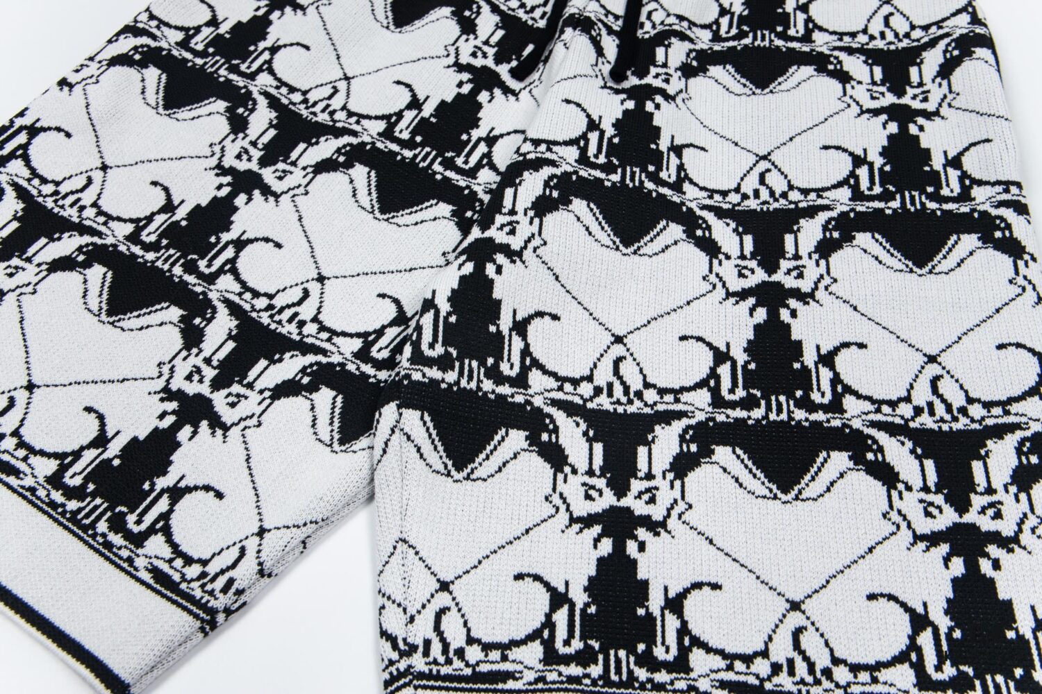 New BURBERRY Barbour Full-Print Knit Shorts, 2023SS Collection, Custom Waffle-Knit Fabric, Jacquard Knit Design, Striped Pattern, Premium Hardware Drawstring, Fashionable and Comfortable Fit