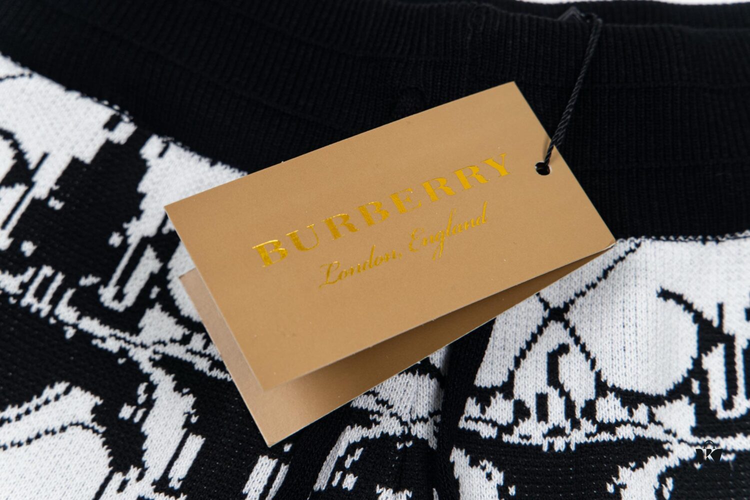 New BURBERRY Barbour Full-Print Knit Shorts, 2023SS Collection, Custom Waffle-Knit Fabric, Jacquard Knit Design, Striped Pattern, Premium Hardware Drawstring, Fashionable and Comfortable Fit