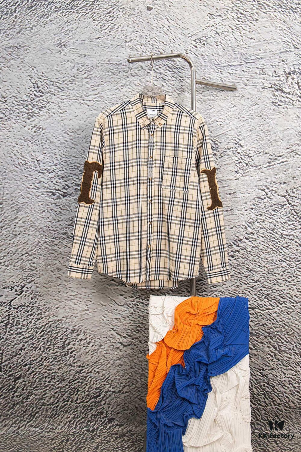 Burberry Letter Plaid Cotton Poplin Shirt, 100% Pure Cotton, Original Quality, Custom Buttons, Chest Patch Pocket, Terry Cloth Appliqué on Sleeves, All-Over Pattern Matching, Unisex Design