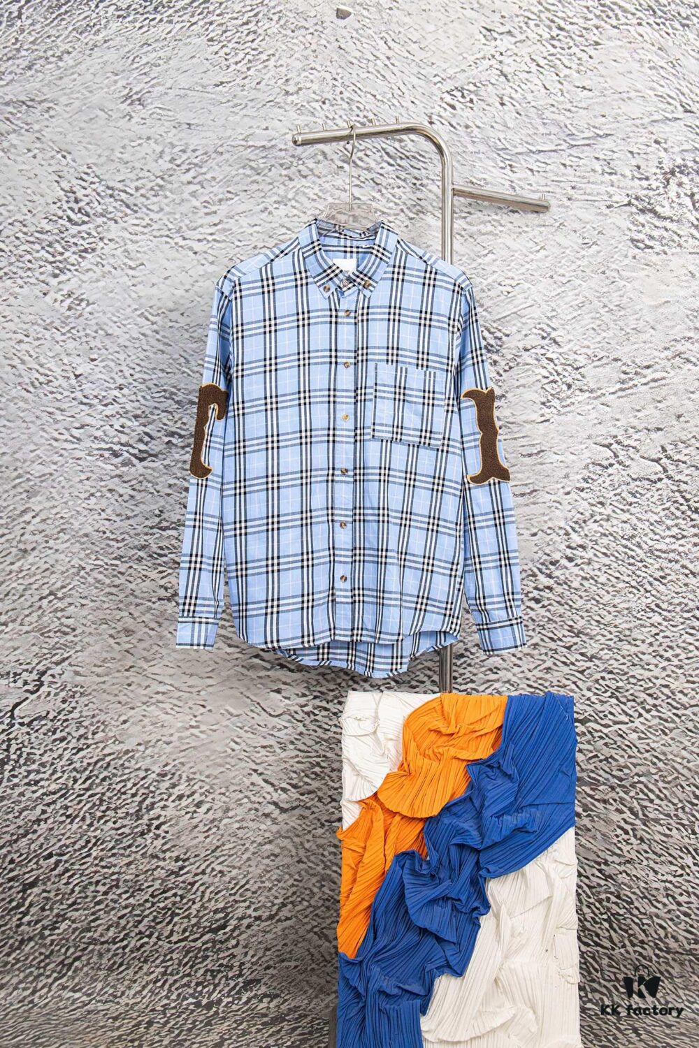 Burberry Letter Plaid Cotton Poplin Shirt, 100% Pure Cotton, Original Quality, Chest Patch Pocket, Toweling Fabric Appliqué on Sleeves, All-Over Pattern Matching, Unisex Design