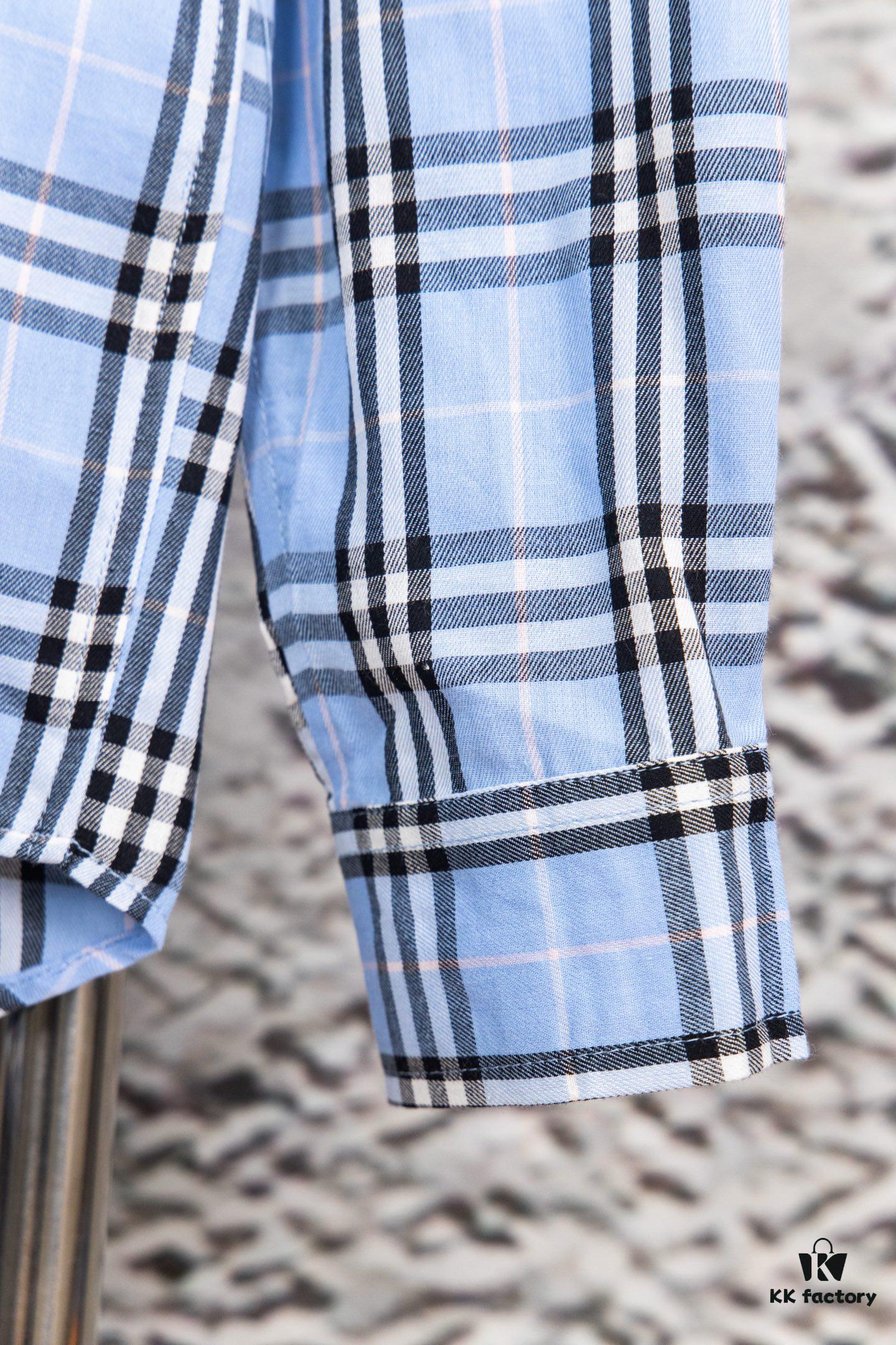 Burberry Letter Plaid Cotton Poplin Shirt, 100% Pure Cotton, Original Quality, Chest Patch Pocket, Toweling Fabric Appliqué on Sleeves, All-Over Pattern Matching, Unisex Design