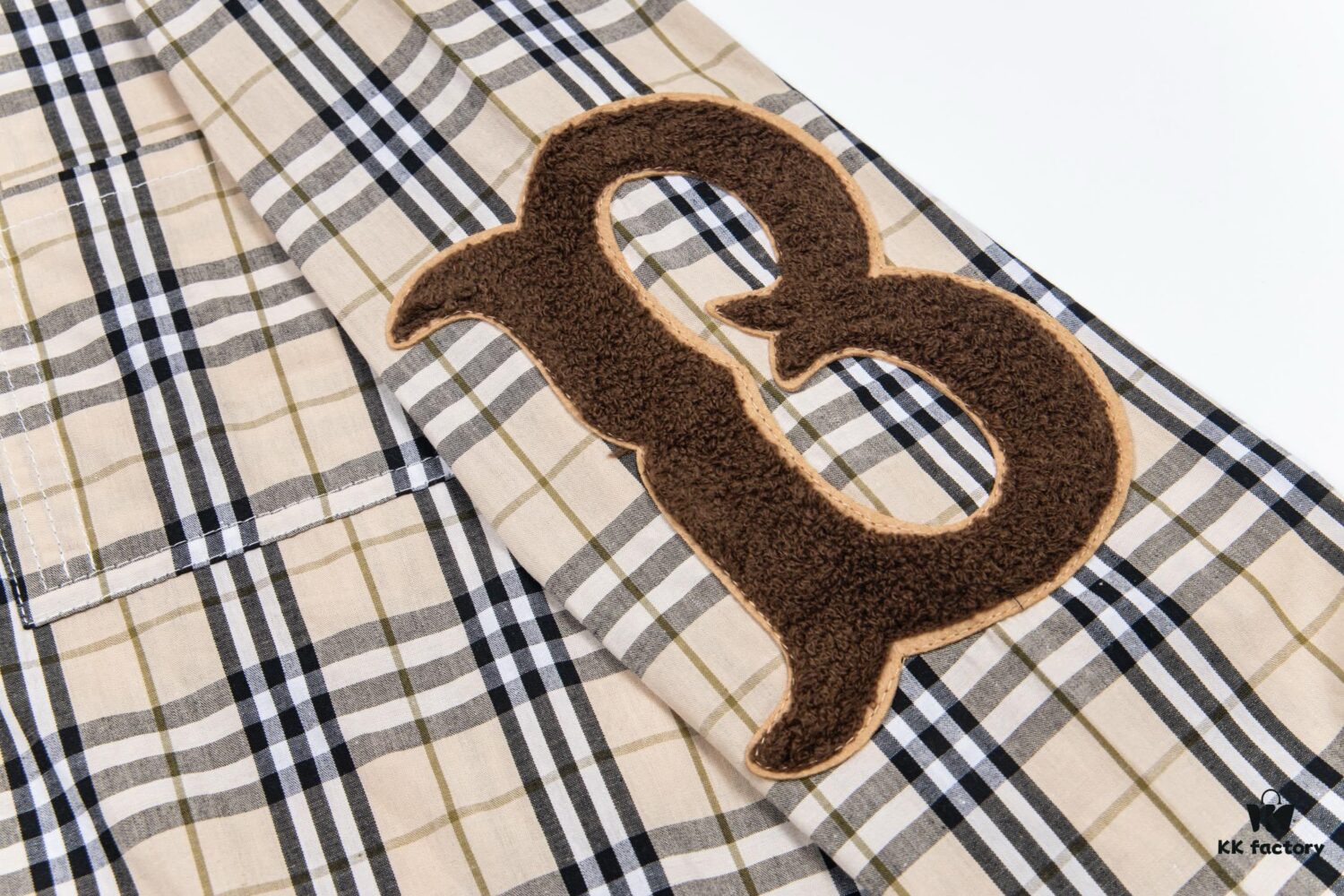 Burberry Letter Plaid Cotton Poplin Shirt, 100% Pure Cotton, Original Quality, Custom Buttons, Chest Patch Pocket, Toweling Fabric Appliqué on Sleeves, All-Over Pattern Matching, Unisex Design