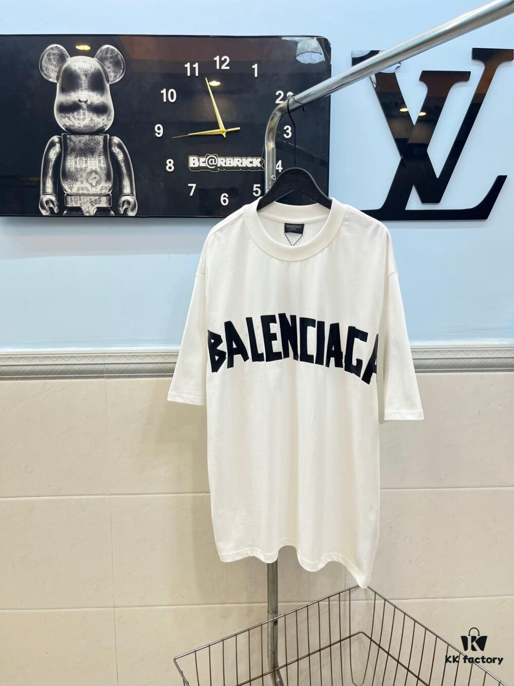 BALENCIAGA Tape Logo Printed Short-Sleeve T-Shirt, Made from 280g Double-Layer Pure Cotton Fabric, Comfortable and Soft to Wear, Featuring Raised Tape Logo Printing for a Premium, Three-Dimensional Look, High-Quality Replica, Complete with All Three Labels