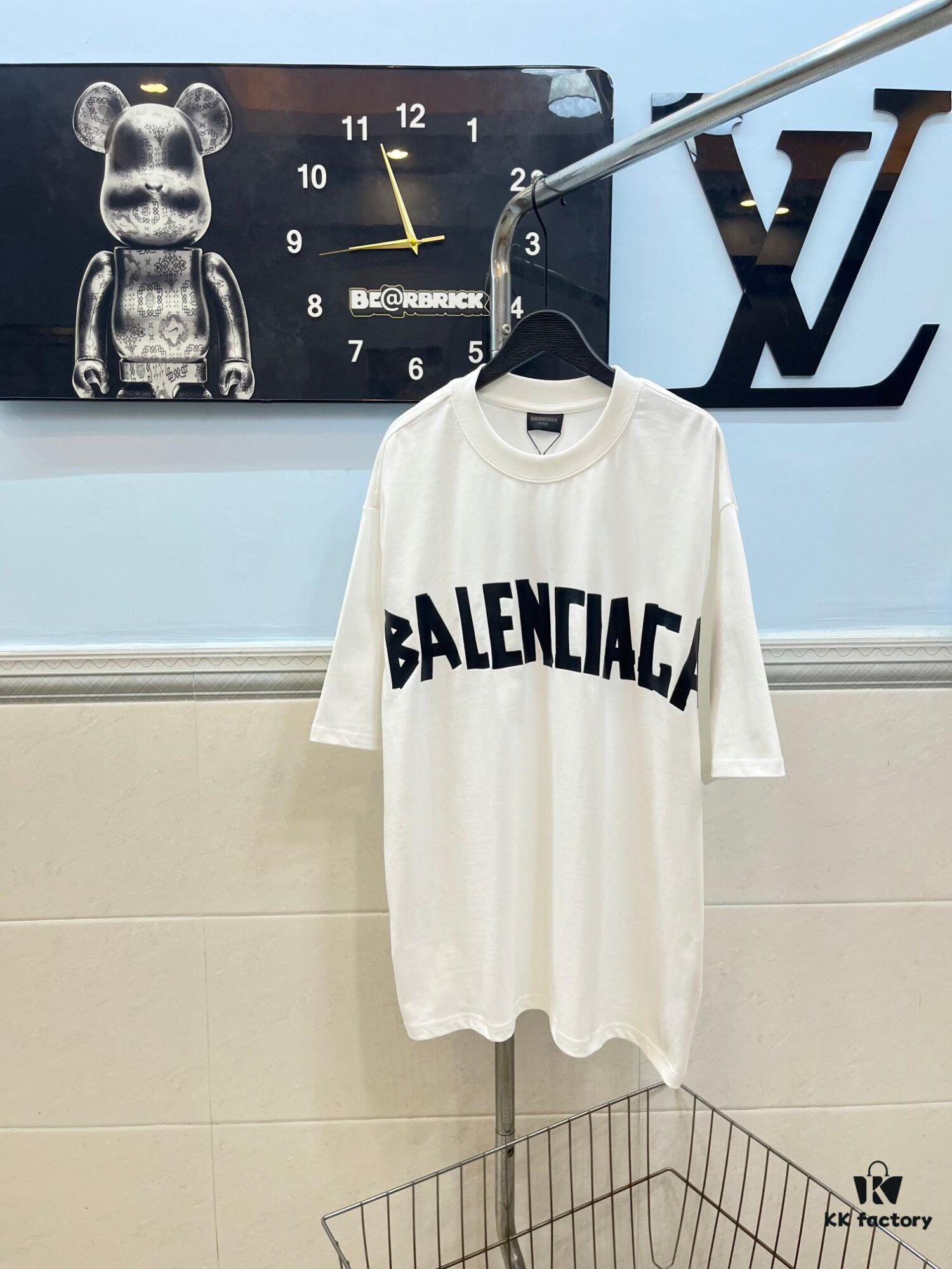 BALENCIAGA Tape Logo Printed Short-Sleeve T-Shirt, Made from 280g Double-Layer Pure Cotton Fabric, Comfortable and Soft to Wear, Featuring Raised Tape Logo Printing for a Premium, Three-Dimensional Look, High-Quality Replica, Complete with All Three Labels