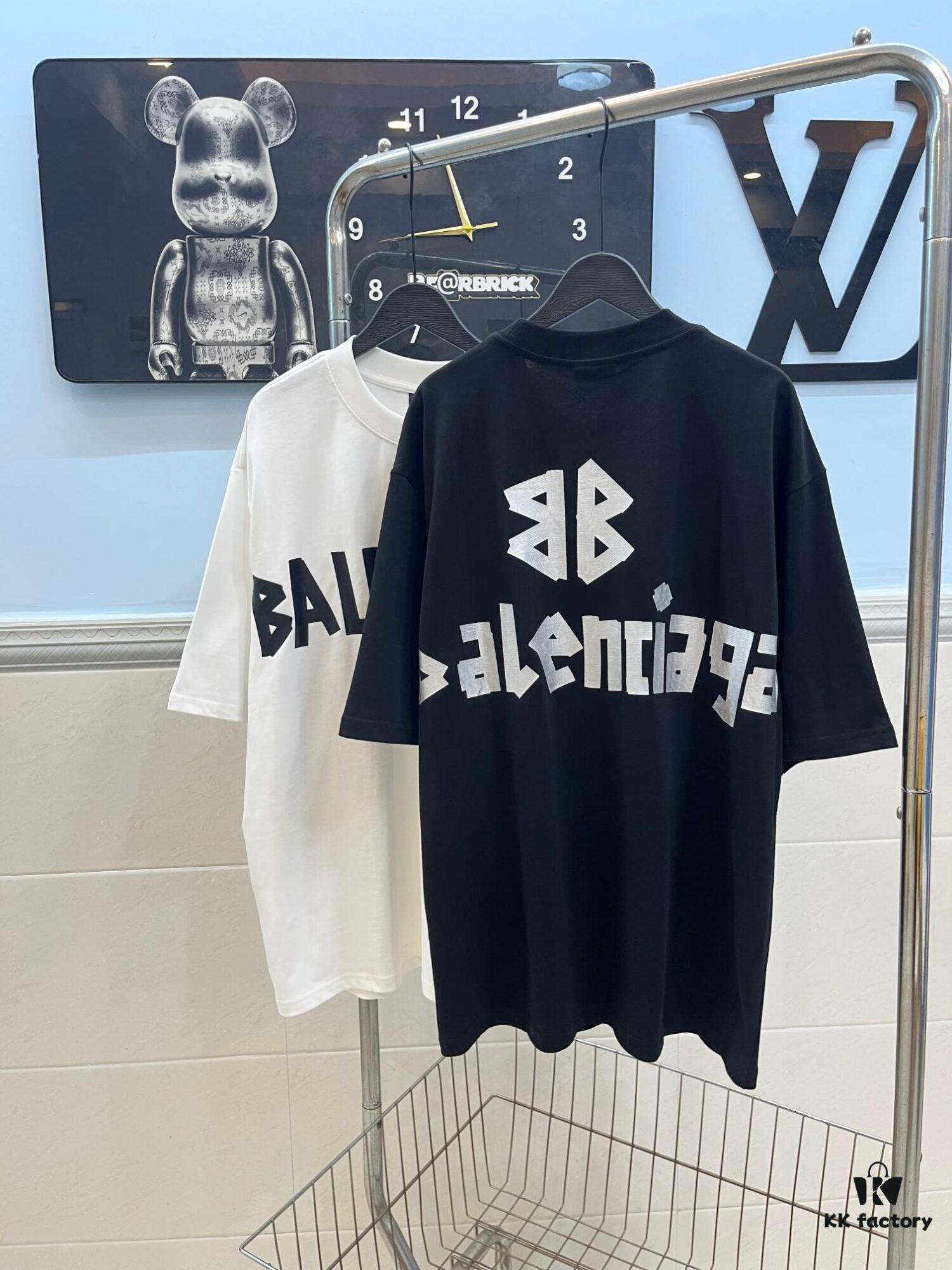 BALENCIAGA Tape Logo Printed Short-Sleeve T-Shirt, Made from 280g Double-Layer Pure Cotton Fabric, Comfortable and Soft to Wear, Featuring Raised Tape Logo Printing for a Premium, Three-Dimensional Look, High-Quality Replica, Complete with All Three Labels