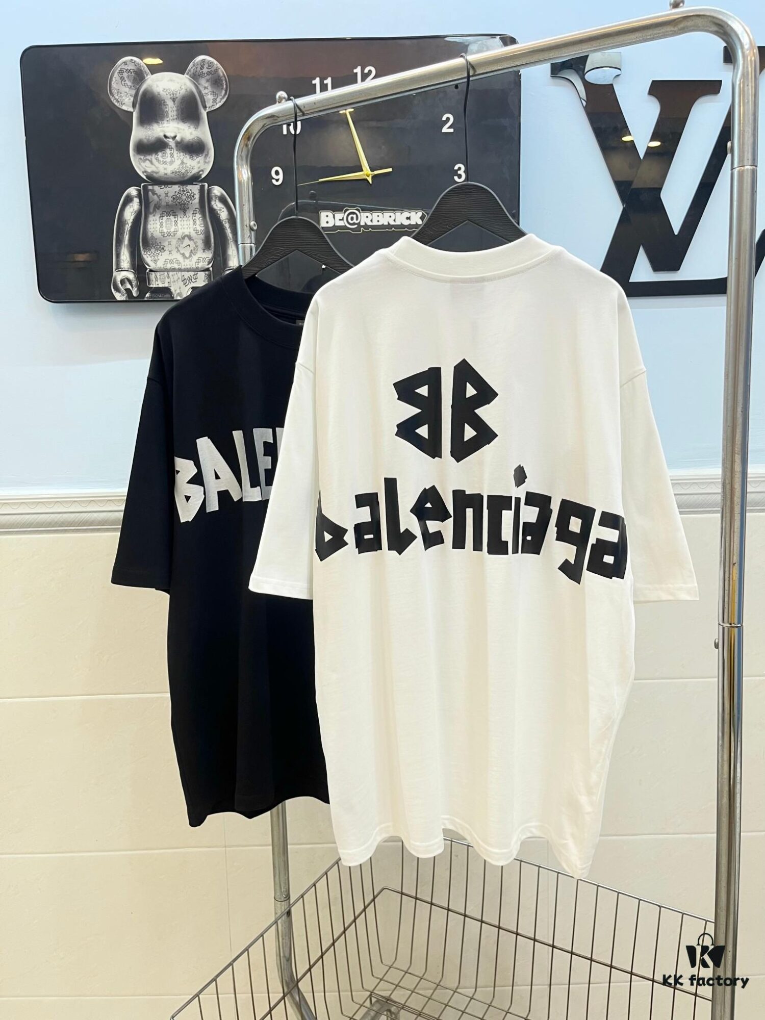 BALENCIAGA Tape Logo Printed Short-Sleeve T-Shirt, Made from 280g Double-Layer Pure Cotton Fabric, Comfortable and Soft to Wear, Featuring Raised Tape Logo Printing for a Premium, Three-Dimensional Look, High-Quality Replica, Complete with All Three Labels
