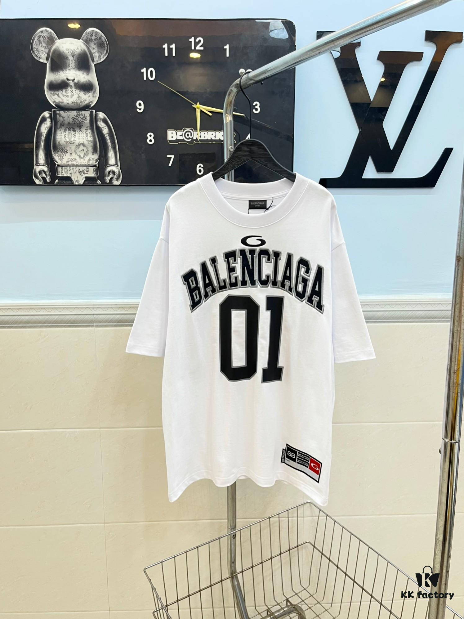 BALENCIAGA Spring/Summer 2025 Letter Embroidered '01' Number Short Sleeve T-Shirt, Made from 300g Double-Layer Pure Cotton Fabric with Exquisite Blind Embroidery and High-Definition Direct-to-Film Printing on Front and Back