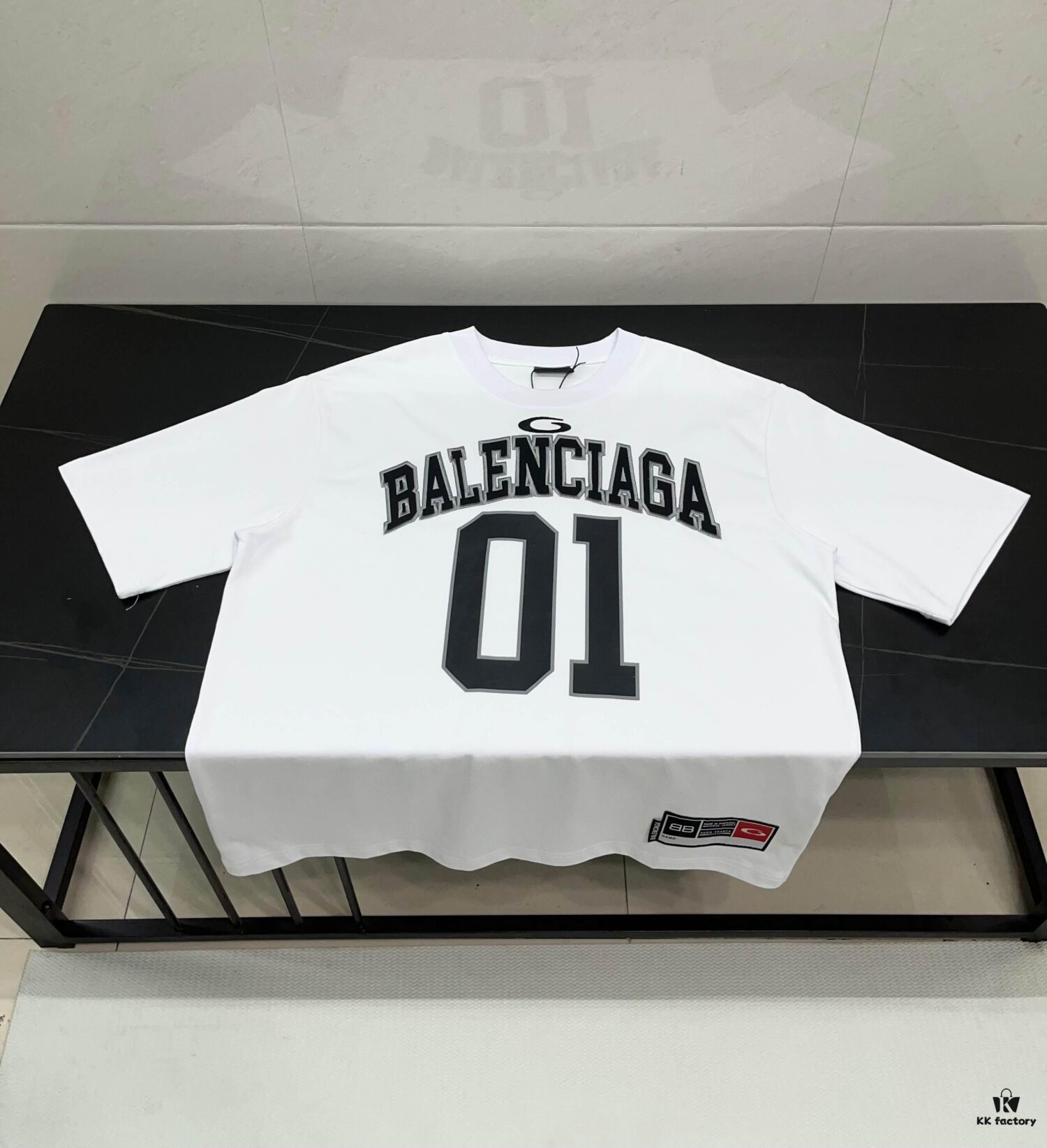 BALENCIAGA Spring/Summer 2025 Letter Embroidered '01' Number Short Sleeve T-Shirt, Made from 300g Double-Layer Pure Cotton Fabric with Exquisite Blind Embroidery and High-Definition Direct-to-Film Printing on Front and Back
