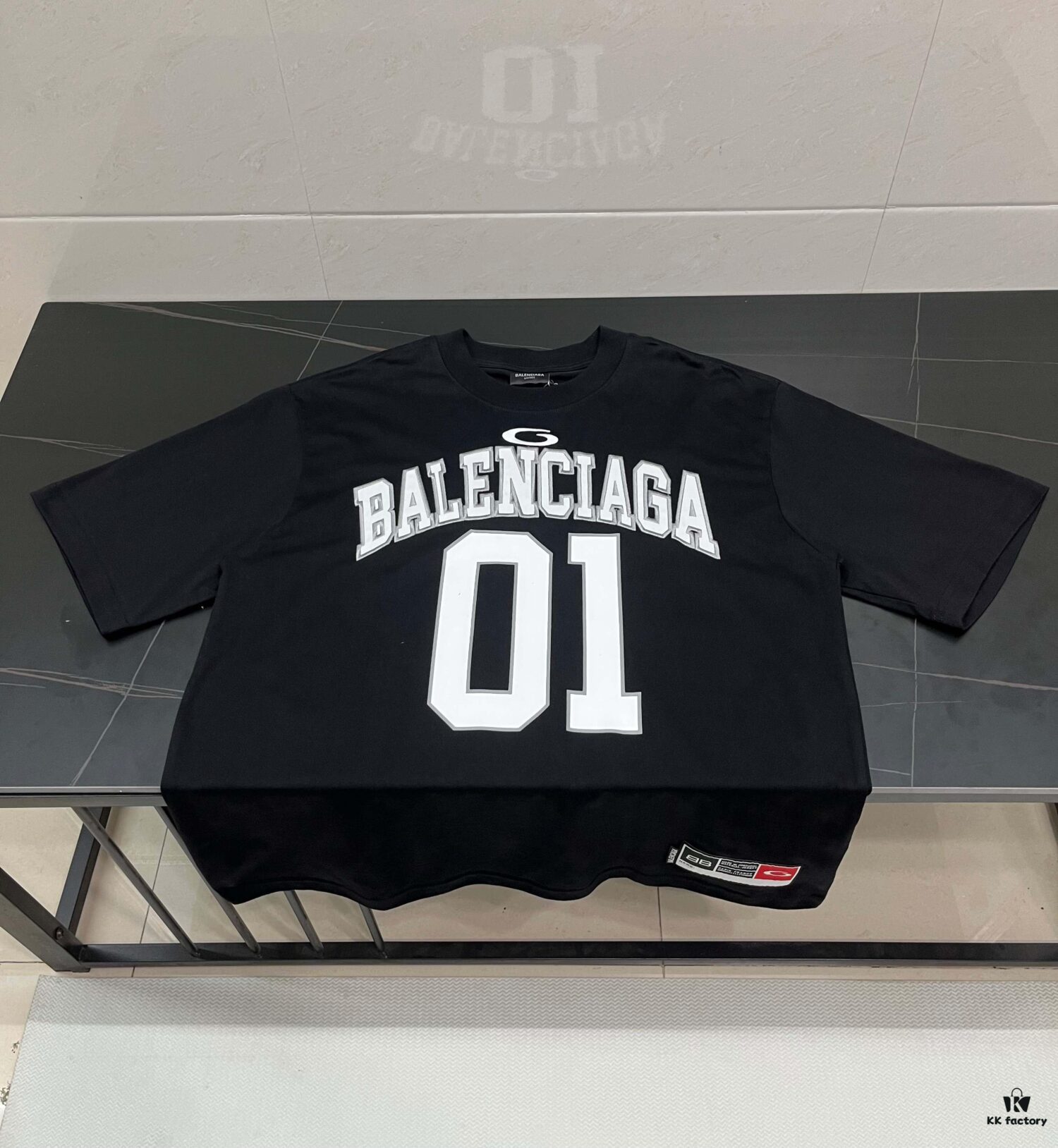 BALENCIAGA Spring/Summer 2025 Letter Embroidered '01' Number Short Sleeve T-Shirt, Made from 300g Double-Layer Pure Cotton Fabric with Exquisite Blind Embroidery and High-Definition Direct-to-Film Printing on Front and Back
