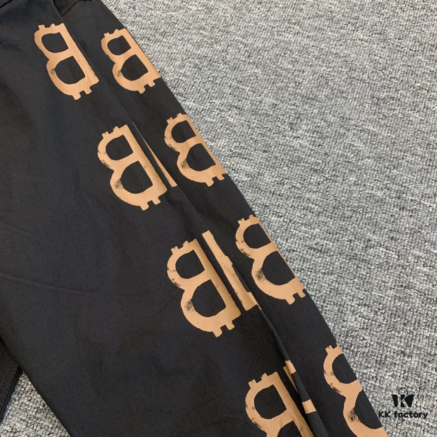 New Balenciaga BLCG 24SS Double-B Orange Graffiti Logo Long-Sleeve Shirt with Full-Arm Print