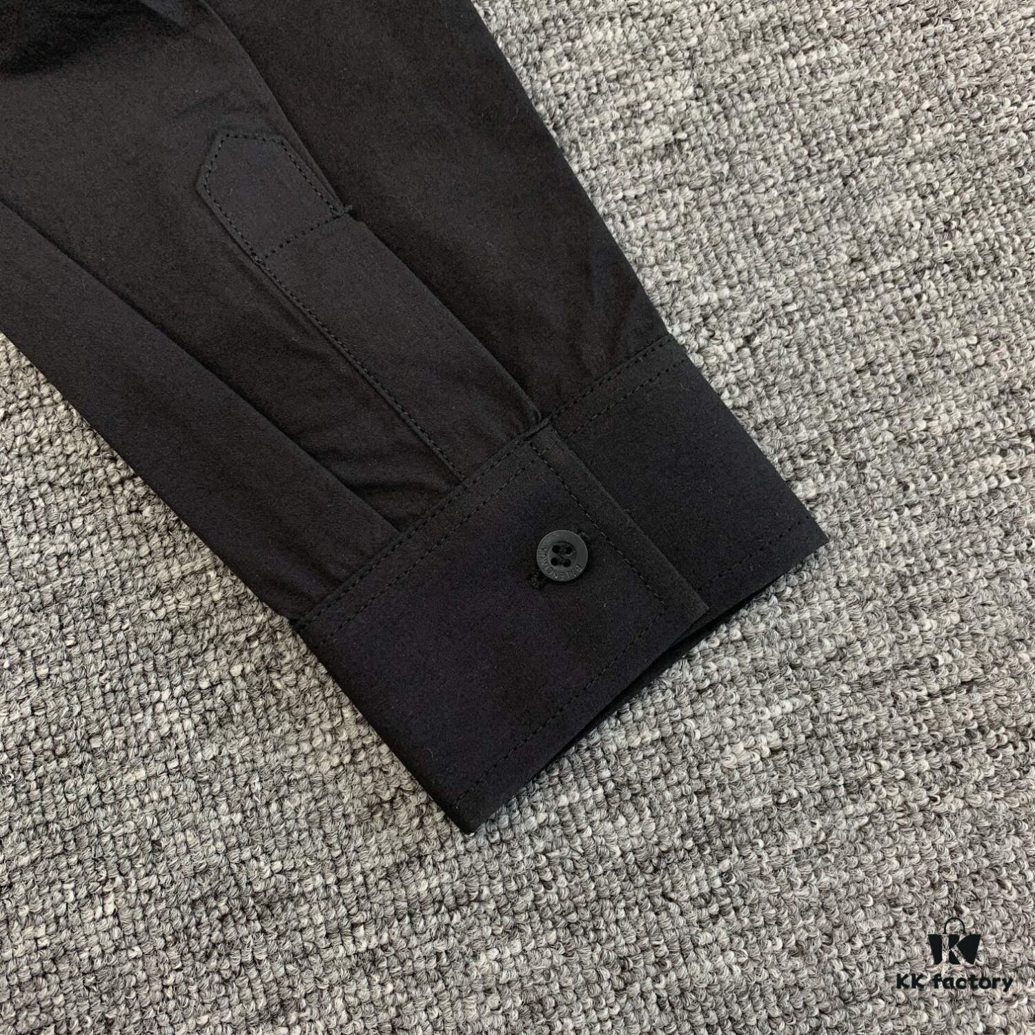 New BALENCIAGA BLCG 24SS Long-Sleeve Shirt with Embroidered Logo at Collar, Minimalist Design