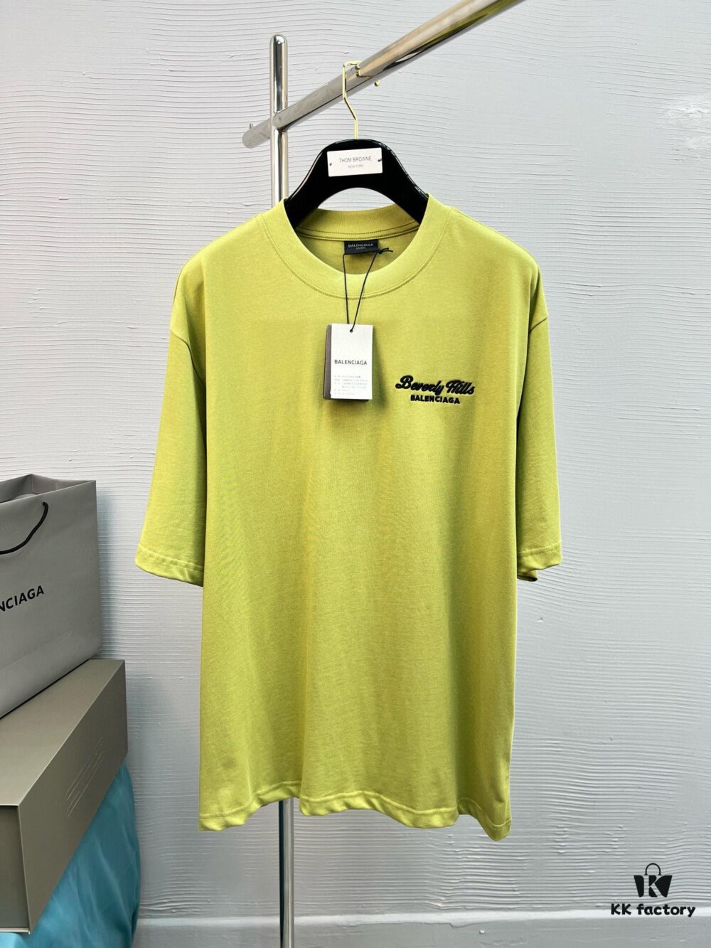 High-Quality BAL 25SS Screen-Printed Premium Craftsmanship Classic Color T-Shirt! Youthful and Vibrant Design! New Season's Featured Teddy Bear Series with Advanced Printing Technology, Made from 280g Pure Cotton Fabric – Soft, Comfortable, and Perfectly Matched with Jeans, Chinos, or Shorts for Spring and Summer