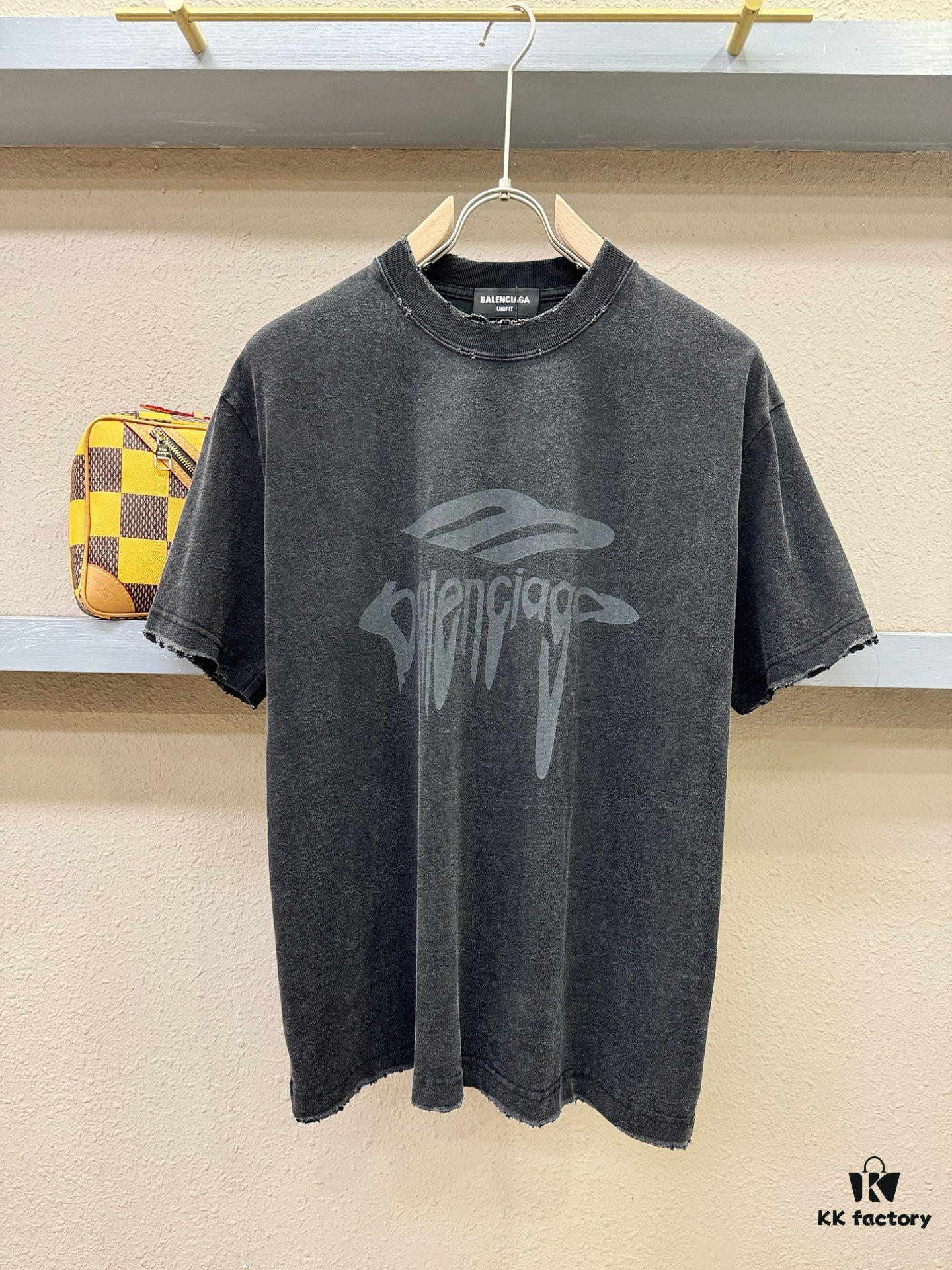 Balenciaga Spring/Summer 2025 New Arrival Short Sleeve T-Shirt! Runway-Inspired Fashion Casual Tee with Signature Logo Design! Exquisitely Crafted from Premium 100% Cotton for Exceptional Softness, Comfort, and Breathability – A Must-Have Wardrobe Essential That Redefines Contemporary Style!