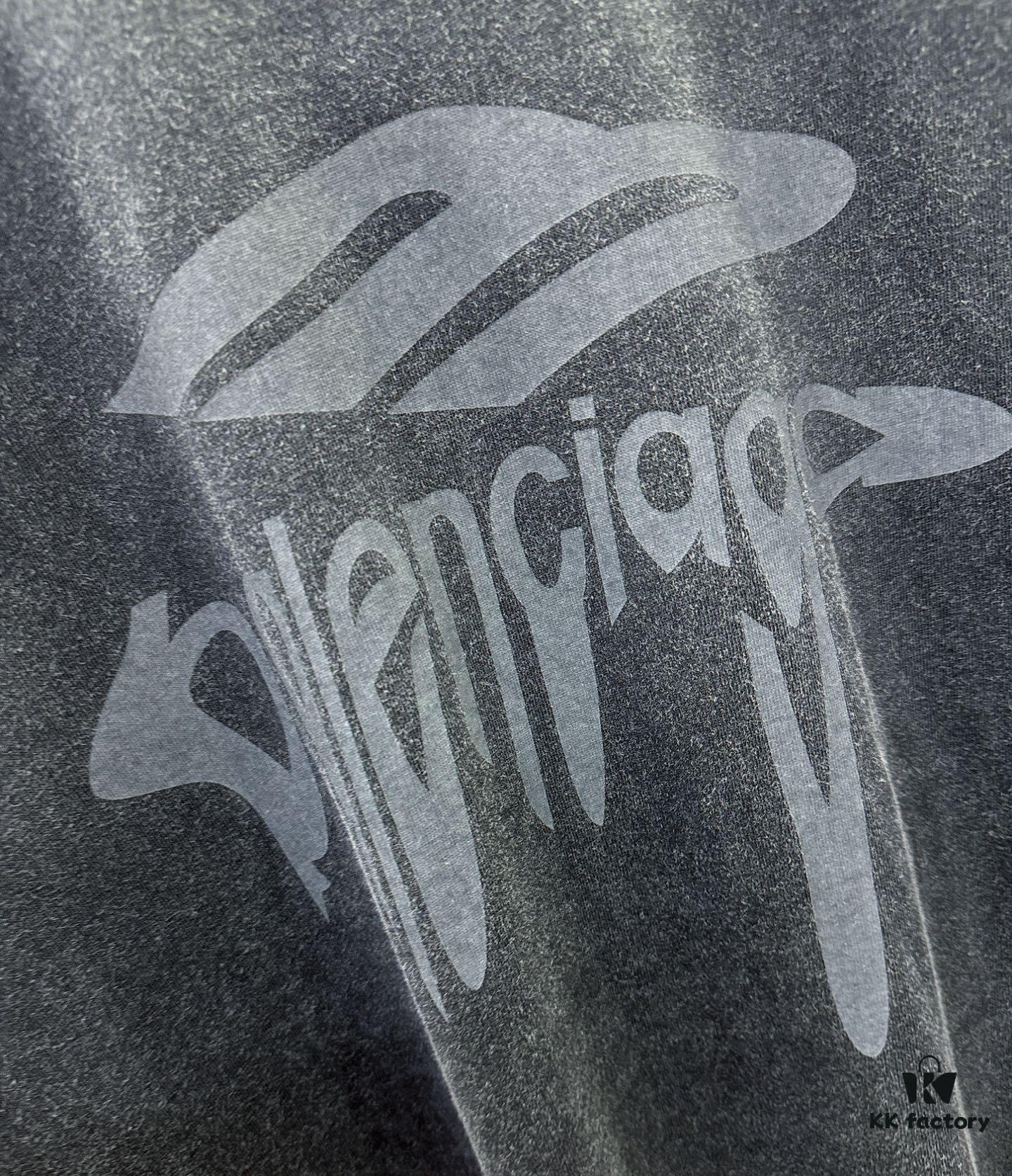 Balenciaga Spring/Summer 2025 New Arrival Short Sleeve T-Shirt! Runway-Inspired Fashion Casual Tee with Signature Logo Design! Exquisitely Crafted from Premium 100% Cotton for Exceptional Softness, Comfort, and Breathability – A Must-Have Wardrobe Essential That Redefines Contemporary Style!