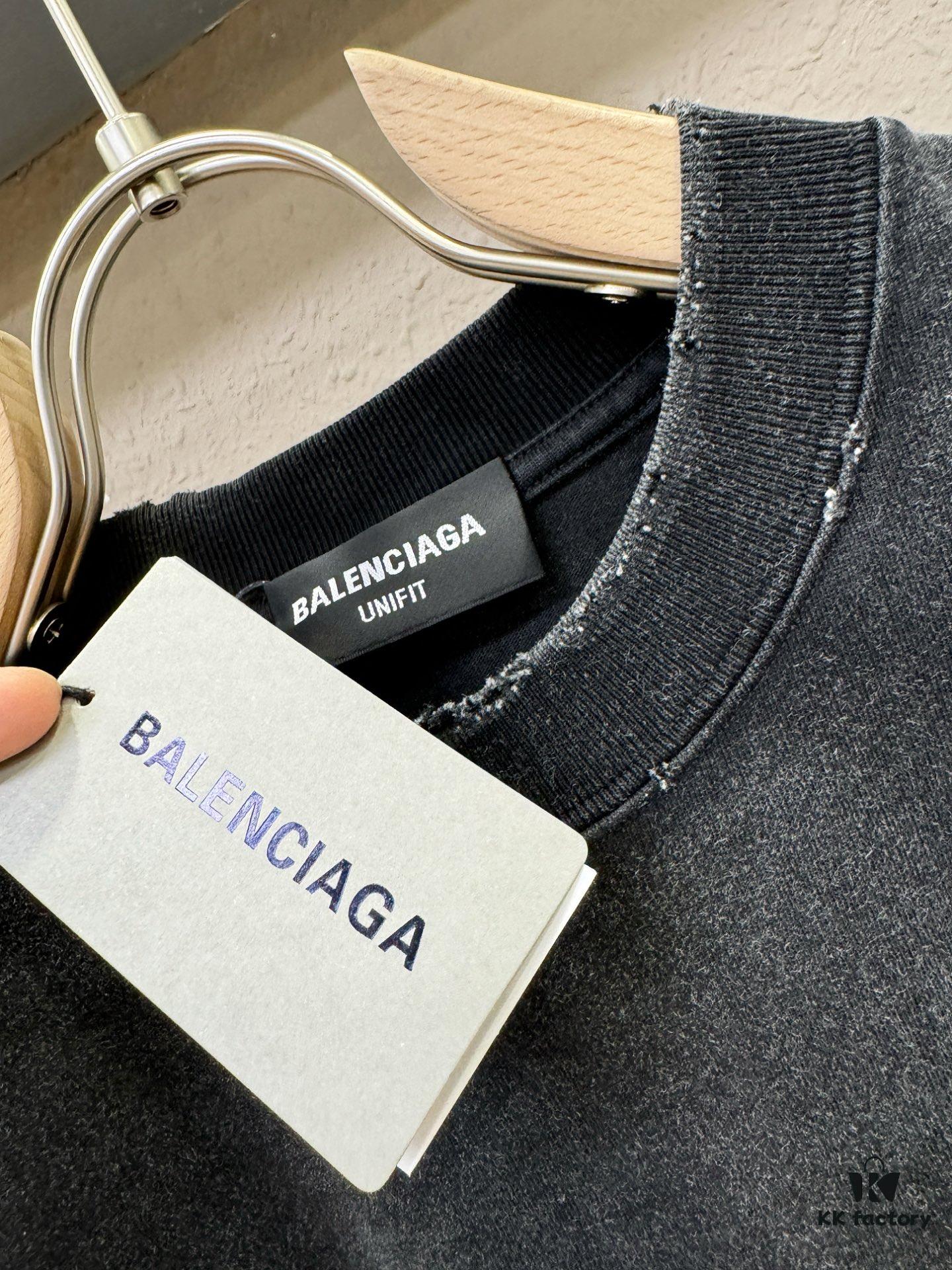 Balenciaga Spring/Summer 2025 New Arrival Short Sleeve T-Shirt! Runway-Inspired Fashion Casual Tee with Signature Logo Design! Exquisitely Crafted from Premium 100% Cotton for Exceptional Softness, Comfort, and Breathability – A Must-Have Wardrobe Essential That Redefines Contemporary Style!