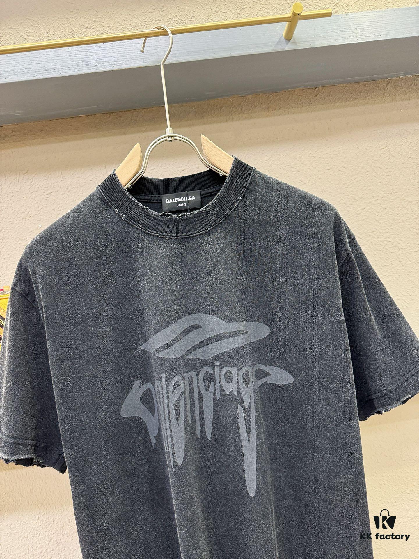 Balenciaga Spring/Summer 2025 New Arrival Short Sleeve T-Shirt! Runway-Inspired Fashion Casual Tee with Signature Logo Design! Exquisitely Crafted from Premium 100% Cotton for Exceptional Softness, Comfort, and Breathability – A Must-Have Wardrobe Essential That Redefines Contemporary Style!
