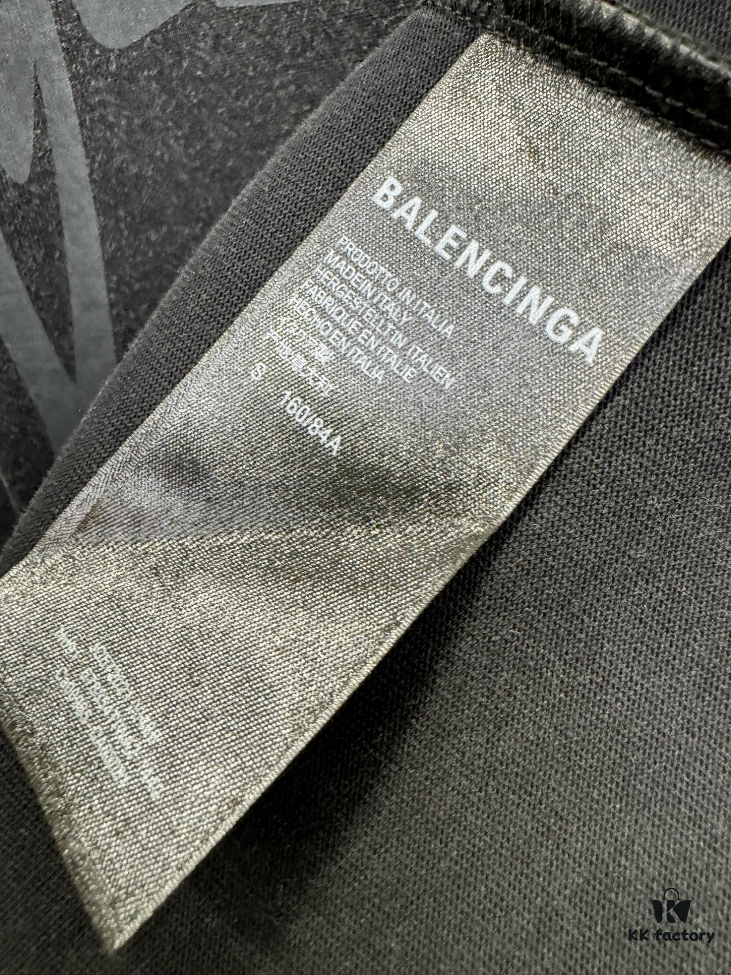 Balenciaga Spring/Summer 2025 New Arrival Short Sleeve T-Shirt! Runway-Inspired Fashion Casual Tee with Signature Logo Design! Exquisitely Crafted from Premium 100% Cotton for Exceptional Softness, Comfort, and Breathability – A Must-Have Wardrobe Essential That Redefines Contemporary Style!