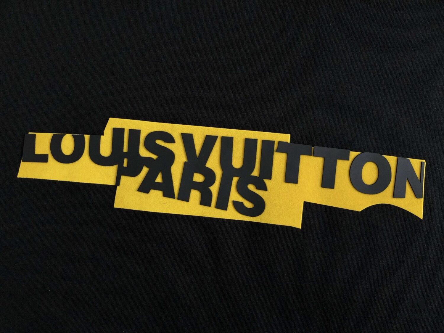 L Brand * S-XL Relaxed Fit 25 Spring New Arrival Classic Letter 3D Rubber Print Heavyweight T-Shirt, High-End Quality Original Counter Round Neck Support, Top-Tier Craftsmanship with Imported Premium Custom Silk Thread, Excellent Hand Feel, Available on Official Website