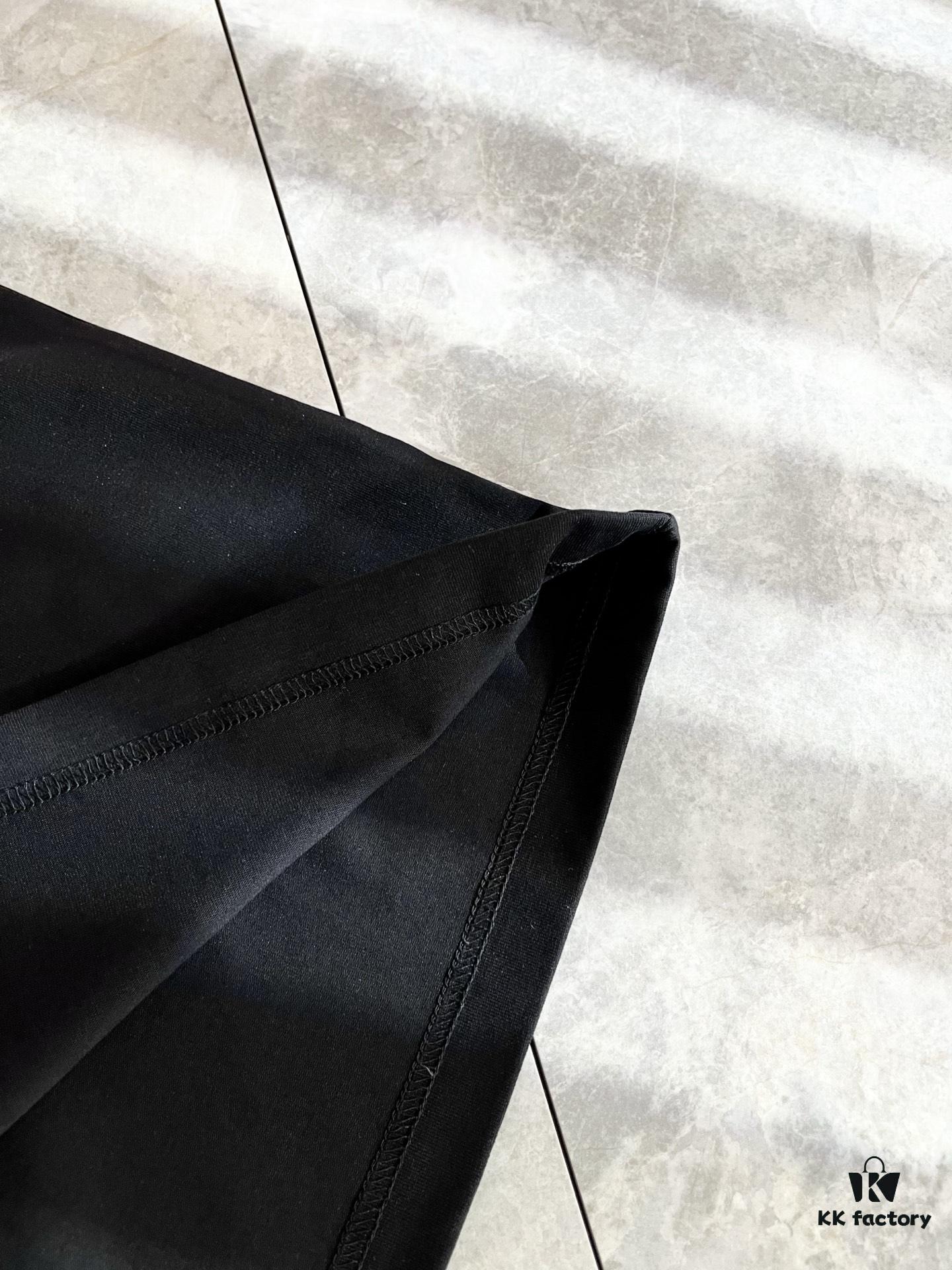 LouisVuitt Men and Women's Short Sleeve T-Shirt, 2025 Spring/Summer New Arrival, Logo-Print Leather Trimmed Unisex Tee