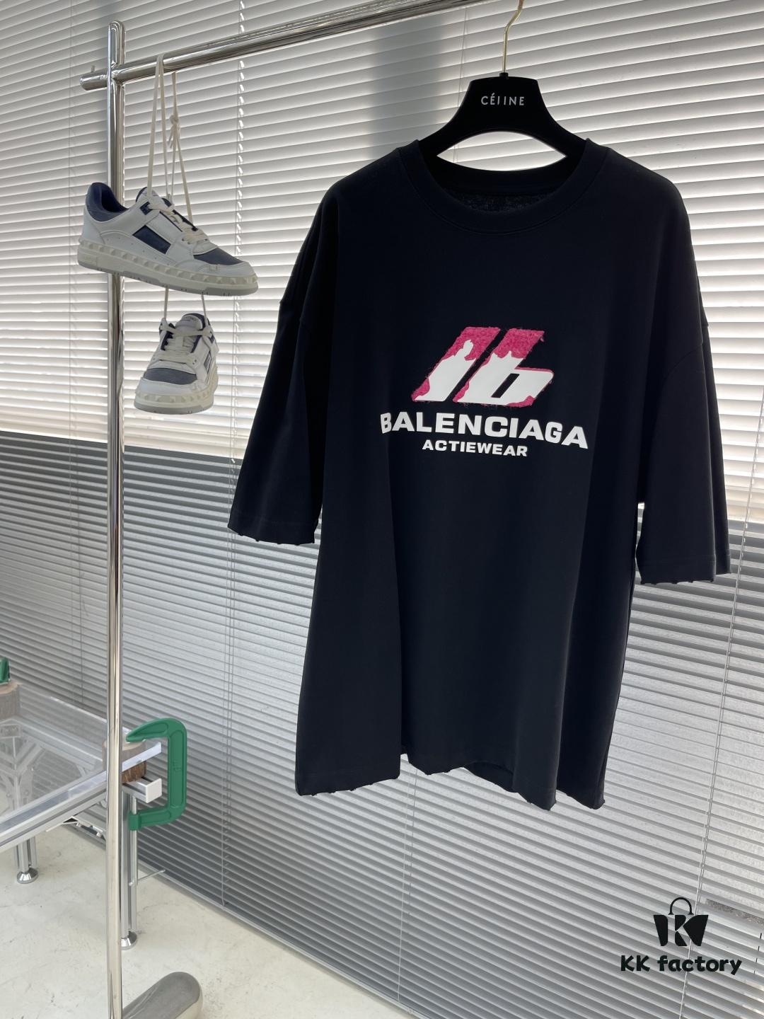 BALENCIAGA 25 Spring/Summer New Arrival Oversized Short-Sleeve T-Shirt, Made from Custom 340g High-Grammage Cotton Fabric with Heavy Distressed Rust-Effect Woven Print on Chest, Distressed Raw-Cut Cuffs and Hem for Fashion-Forward Edge