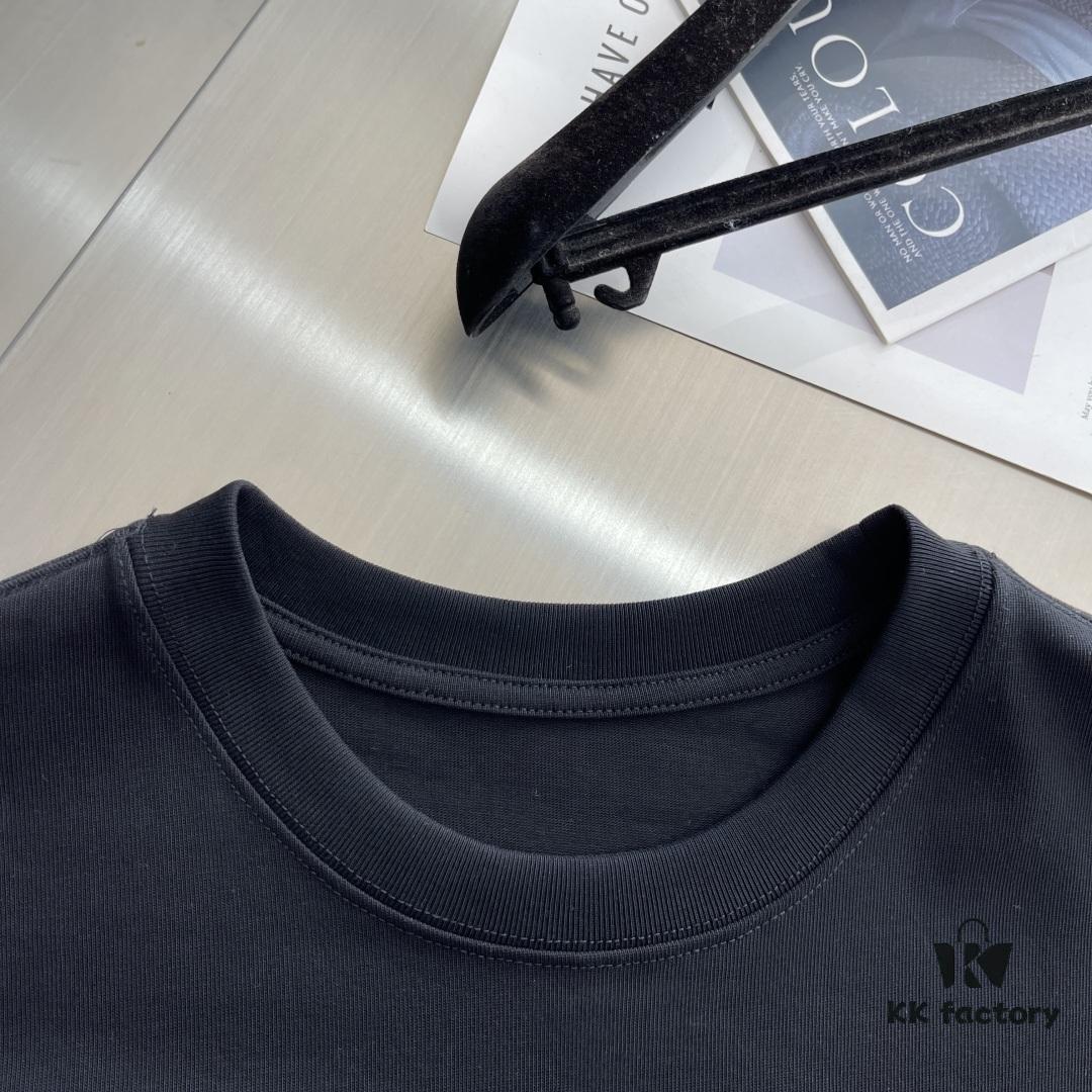 BALENCIAGA 25 Spring/Summer New Arrival Oversized Short-Sleeve T-Shirt, Made from Custom 340g High-Grammage Cotton Fabric with Heavy Distressed Rust-Effect Woven Print on Chest, Distressed Raw-Cut Cuffs and Hem for Fashion-Forward Edge