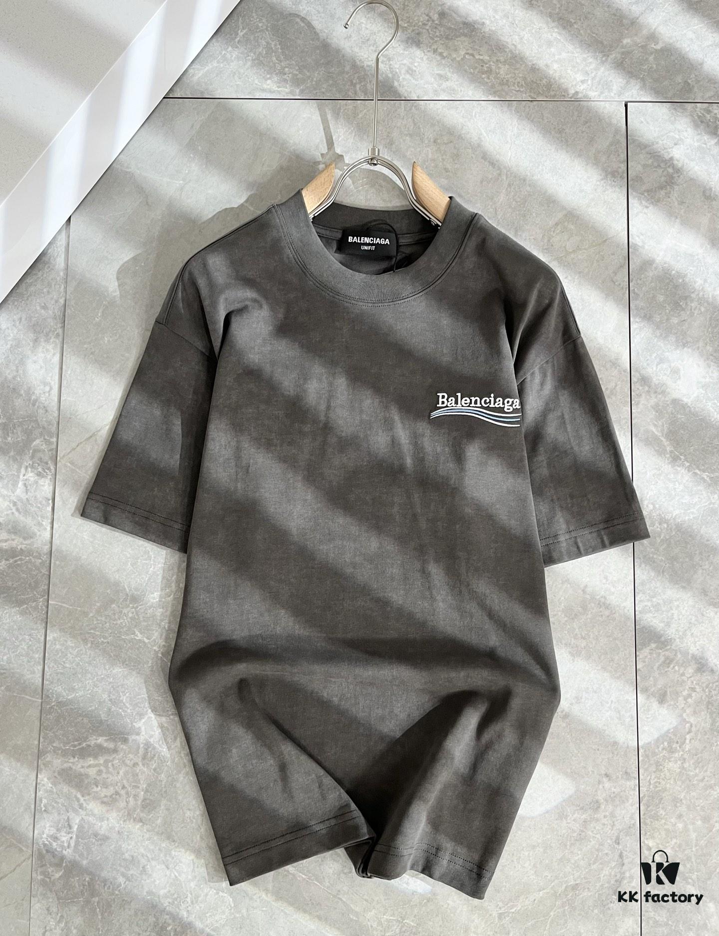 BALENCI*GA 2025 Spring/Summer New Unisex 👫 Short Sleeve T-Shirt with Runway Print and Embroidered Logo – Fashionable Casual Tee in Premium 260g Cotton