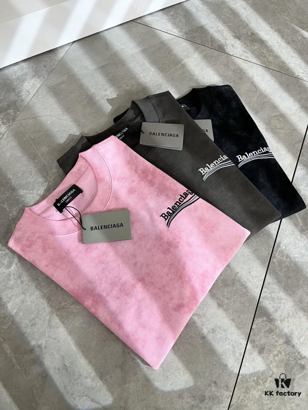 BALENCI*GA 2025 Spring/Summer New Unisex 👫 Short Sleeve T-Shirt with Runway Print and Embroidered Logo – Fashionable Casual Tee in Premium 260g Cotton