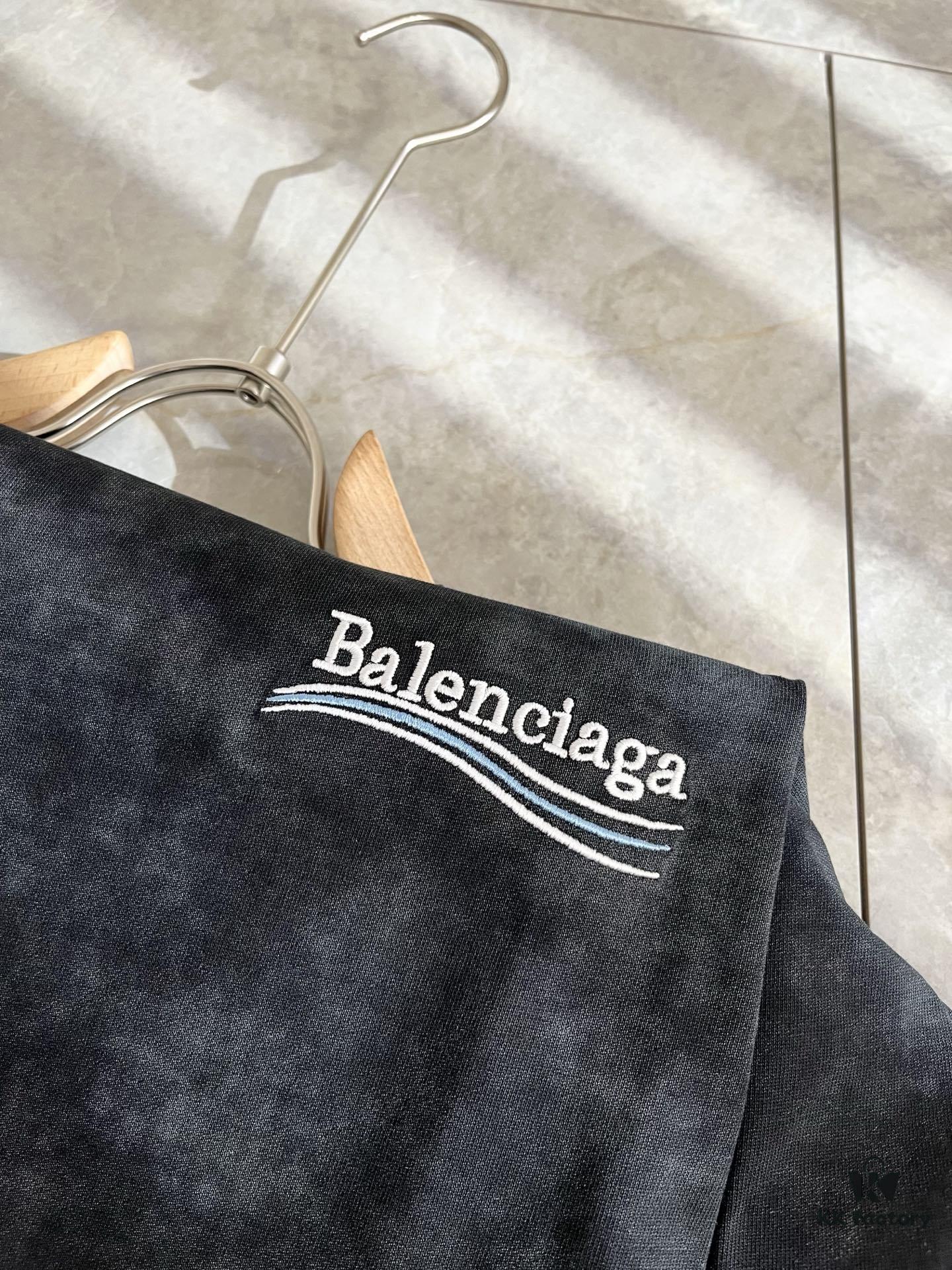 BALENCI*GA 2025 Spring/Summer New Unisex 👫 Short Sleeve T-Shirt with Runway Print and Embroidered Logo – Fashionable Casual Tee in Premium 260g Cotton