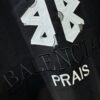 Balenciaga Spring/Summer 2025 New Arrival Short Sleeve T-Shirt! Runway-Inspired Fashion Casual Tee with Signature Logo Design! Premium 100% Cotton Fabric, Soft and Skin-Friendly Texture, Exceptional Comfort and Breathability. A Must-Have Piece That Exudes Style and Sophistication. Relaxed Fit with Slightly Dropped Shoulders and Round Neck, Gender-Neutral Unisex Cut for Couples – Redefining Contemporary Fashion Elegance. Distinct from Market Versions, Complete with Three Authentic Labels, Unisex Design. High-End Collection!