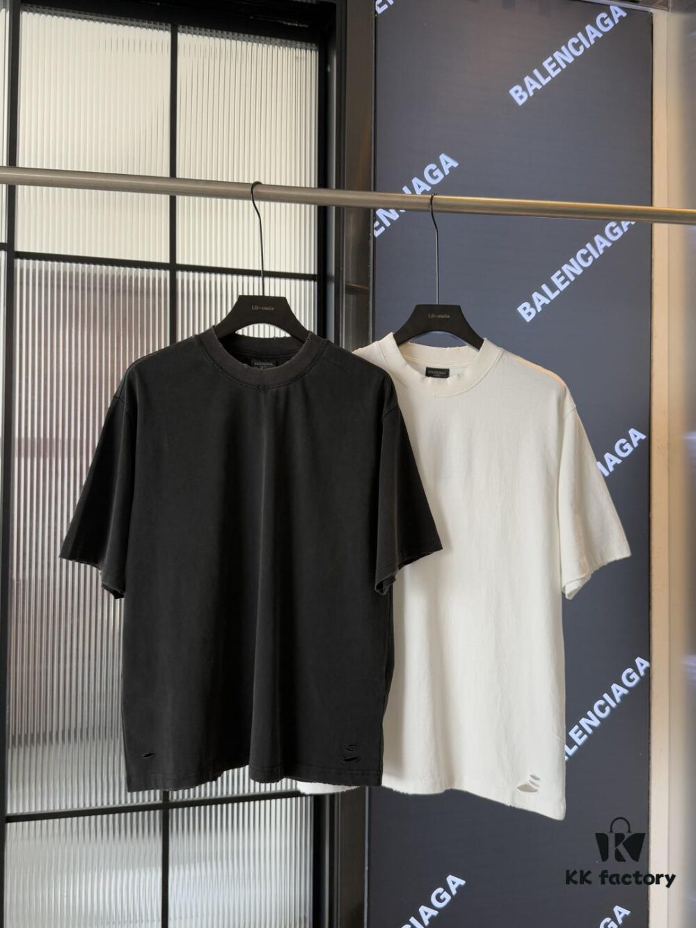 Balenciaga 25SS New Arrival Letter Tape Print Distressed Washed Ripped Unisex Cotton Oversized Short Sleeve T-Shirt (Top-Tier Version, Distinguished from Standard Market Goods)