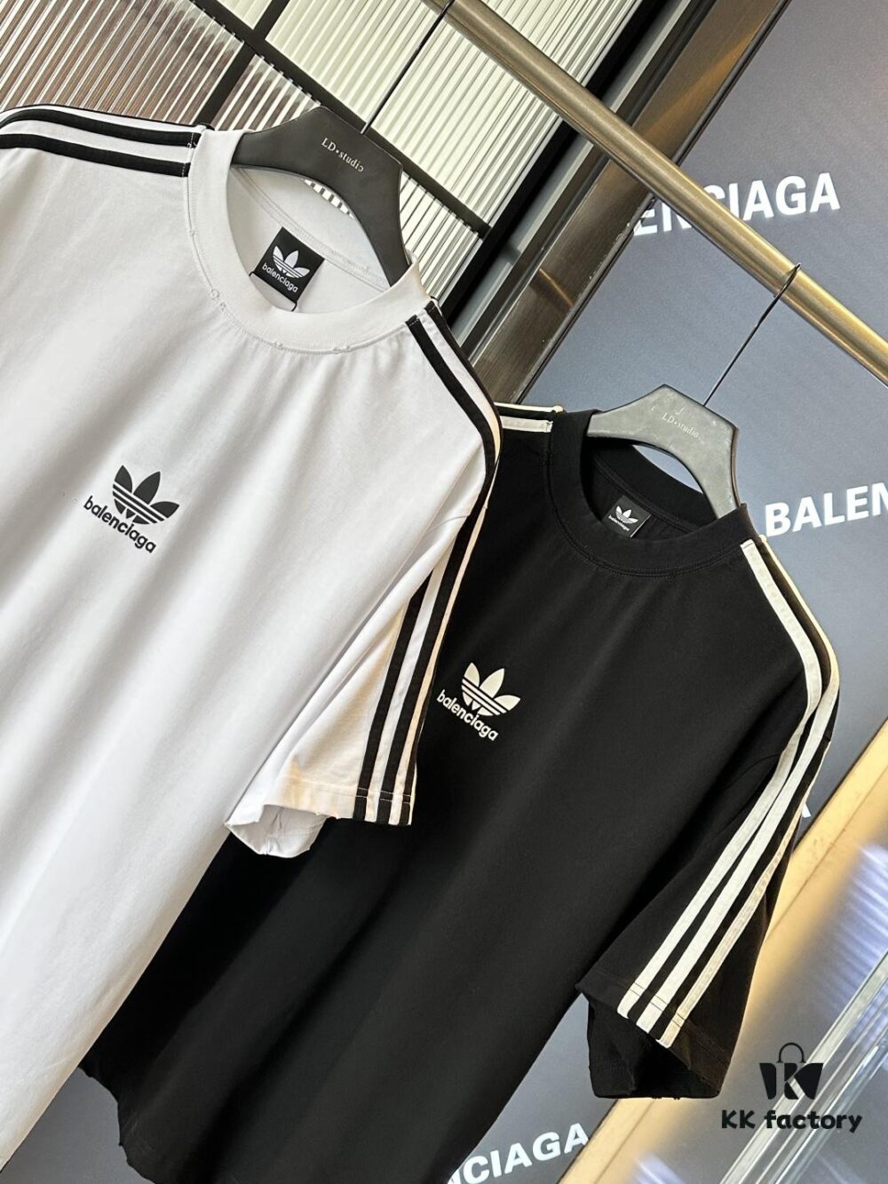 Balenciaga x Three Leaves Collaboration Logo Embellished Heavyweight T-Shirt (Top Version, Distinguished from Standard Stock)